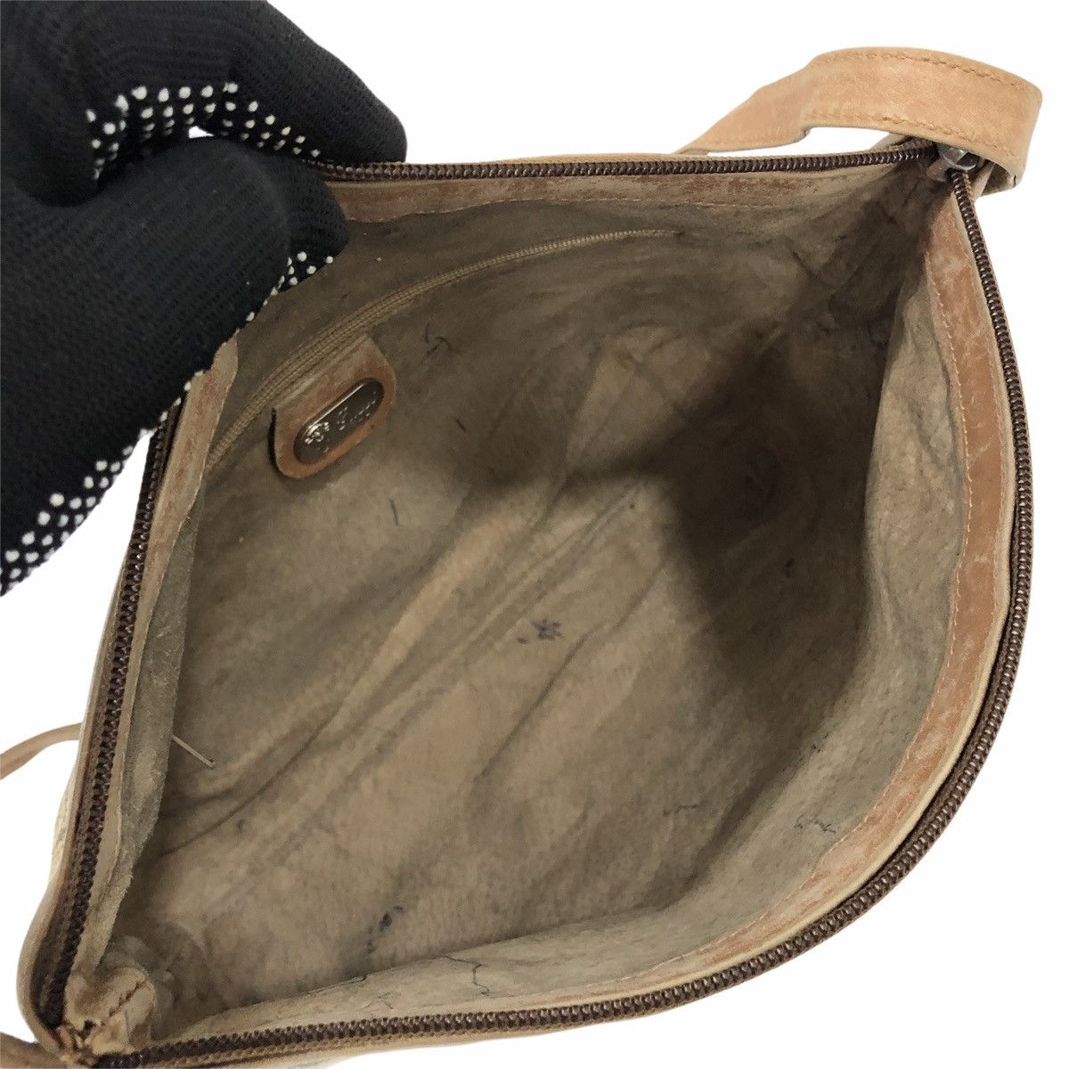 Vintage ‼️YES‼️ AUTHENTIC VINTAGE GUCCI TAN LEAF PRINT SHOULDER BAG Size ONE SIZE - 9 Thumbnail