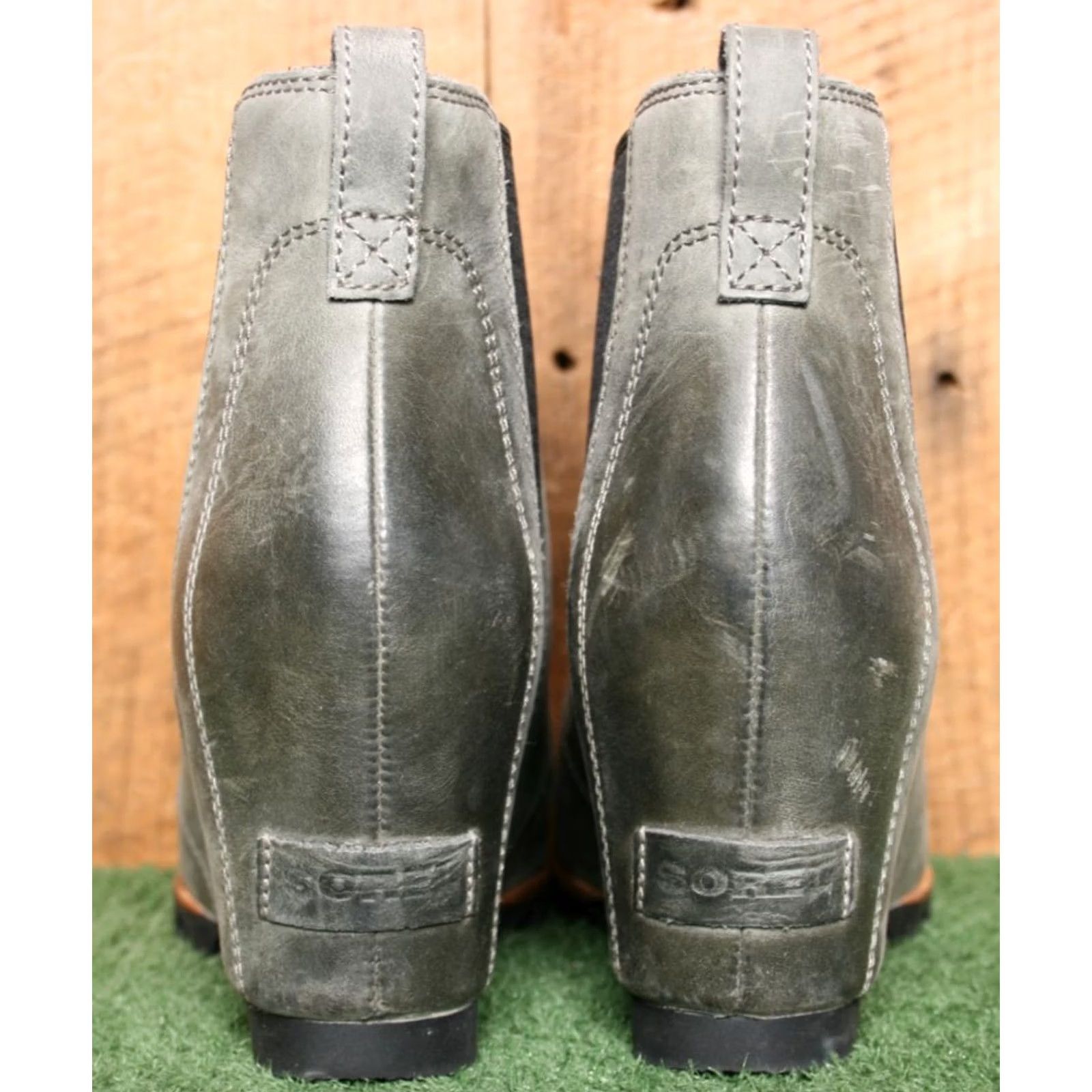 SOREL Sorel Lea Chelsea Booties Sz. 8 Leather Distressed Gray Wedge Ankle Boot Women Size US 6 / IT 36 - 5 Thumbnail