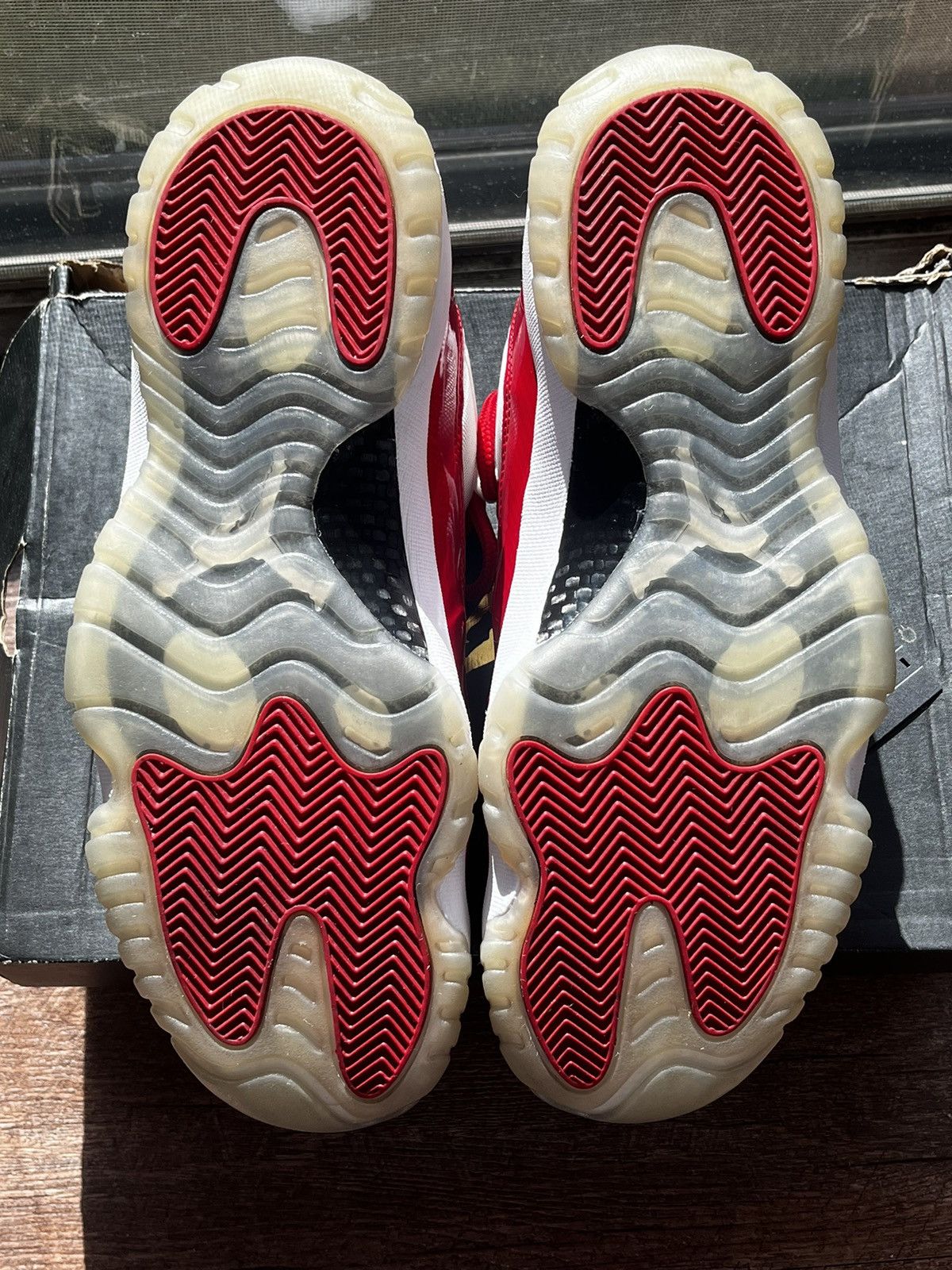 Nike Jordan 11 Varsity Red (Cherry) Size US 11 / EU 44 - 6 Thumbnail