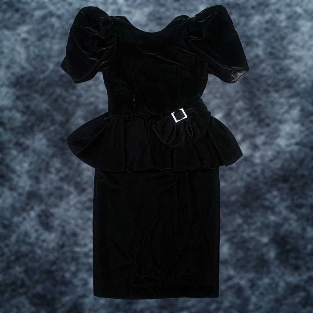Velvet VINTAGE Black Velvet Dress Puff Sleeve Peplum Rhinestone Bow Midi 80s Womens 6 Dress Black Velvet Puff Sleeve Peplum Rhinestone Bow Midi 80s Womens 6 Size M / US 6-8 / IT 42-44 - 1 Thumbnail
