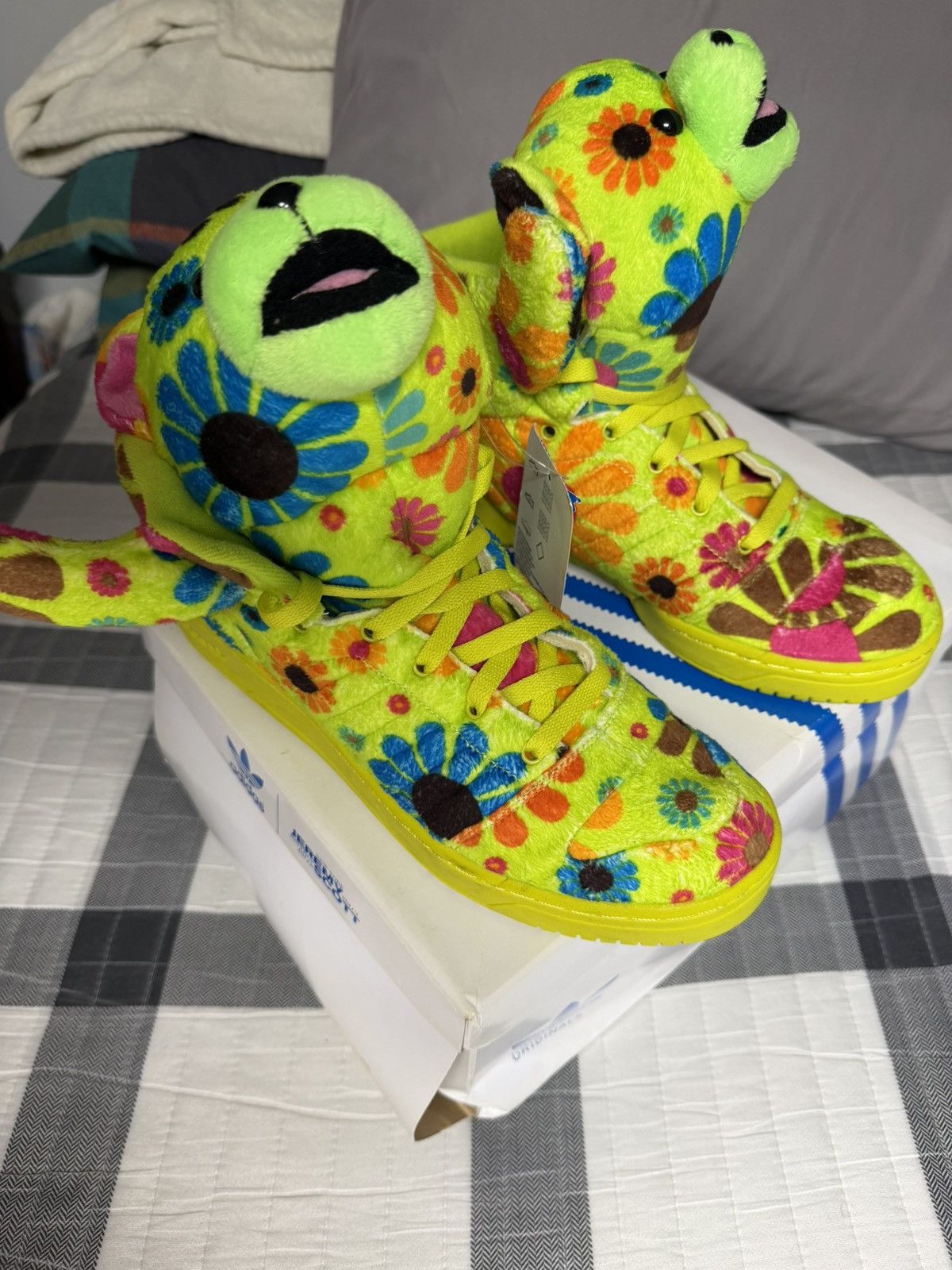Jeremy Scott Adidas Jeremy Scott Bear Flower Power Size US 9 / EU 42 - 6 Thumbnail