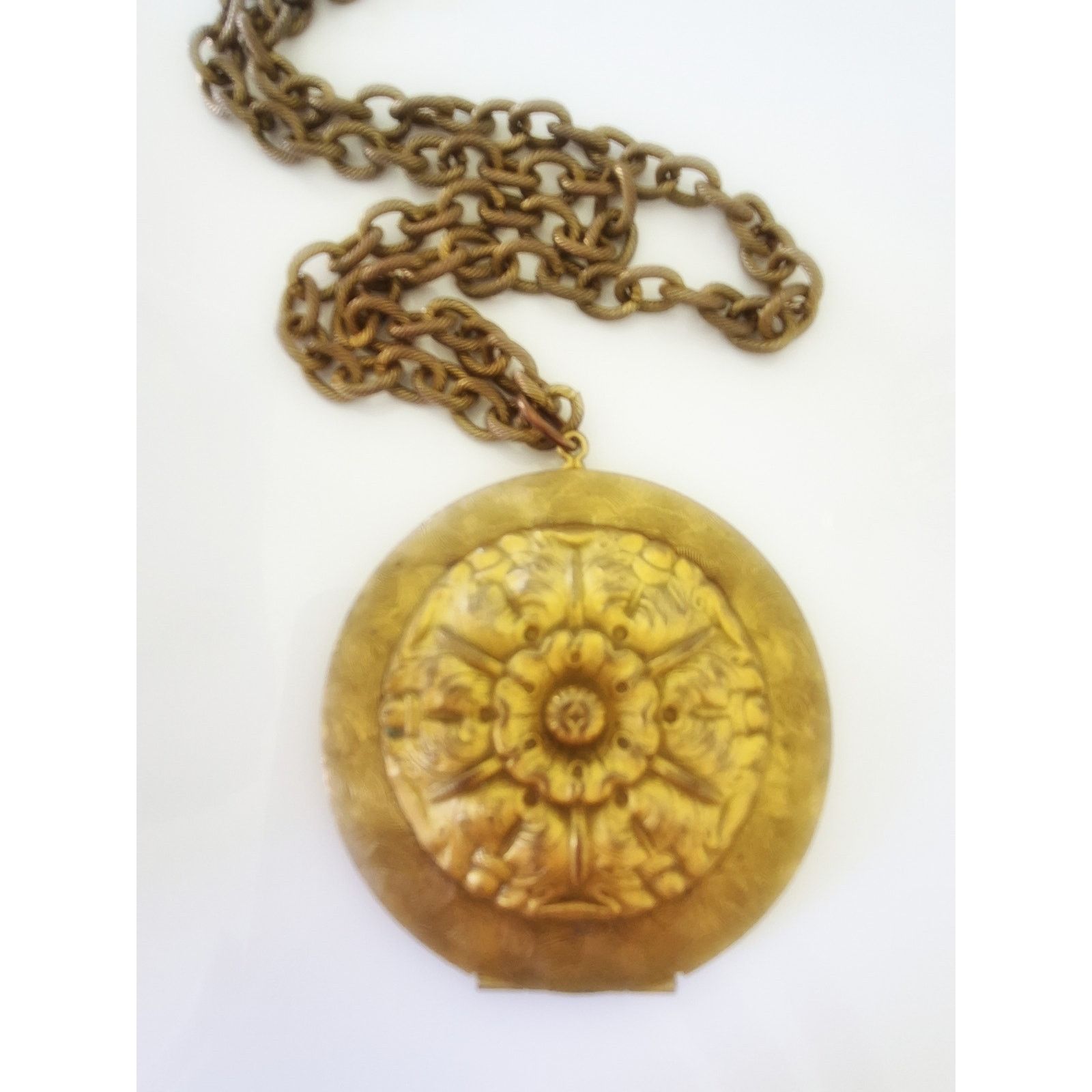 Other Vintage Large Round Ornate Locket Chain Necklace Size ONE SIZE - 1 Thumbnail