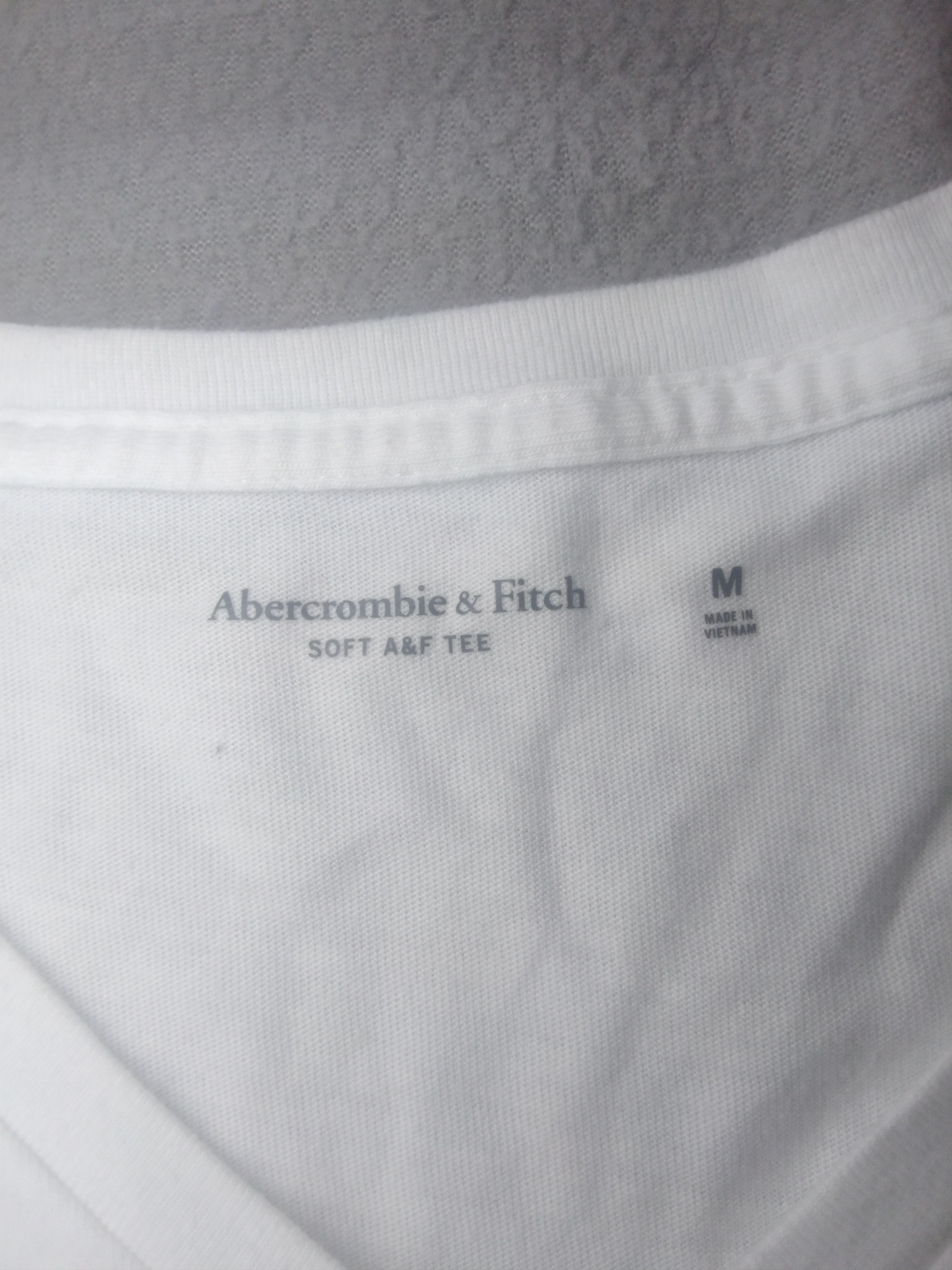 Abercrombie & Fitch Abercrombie and Fitch V neck white t-shirt Size US M / EU 48-50 / 2 - 3 Thumbnail
