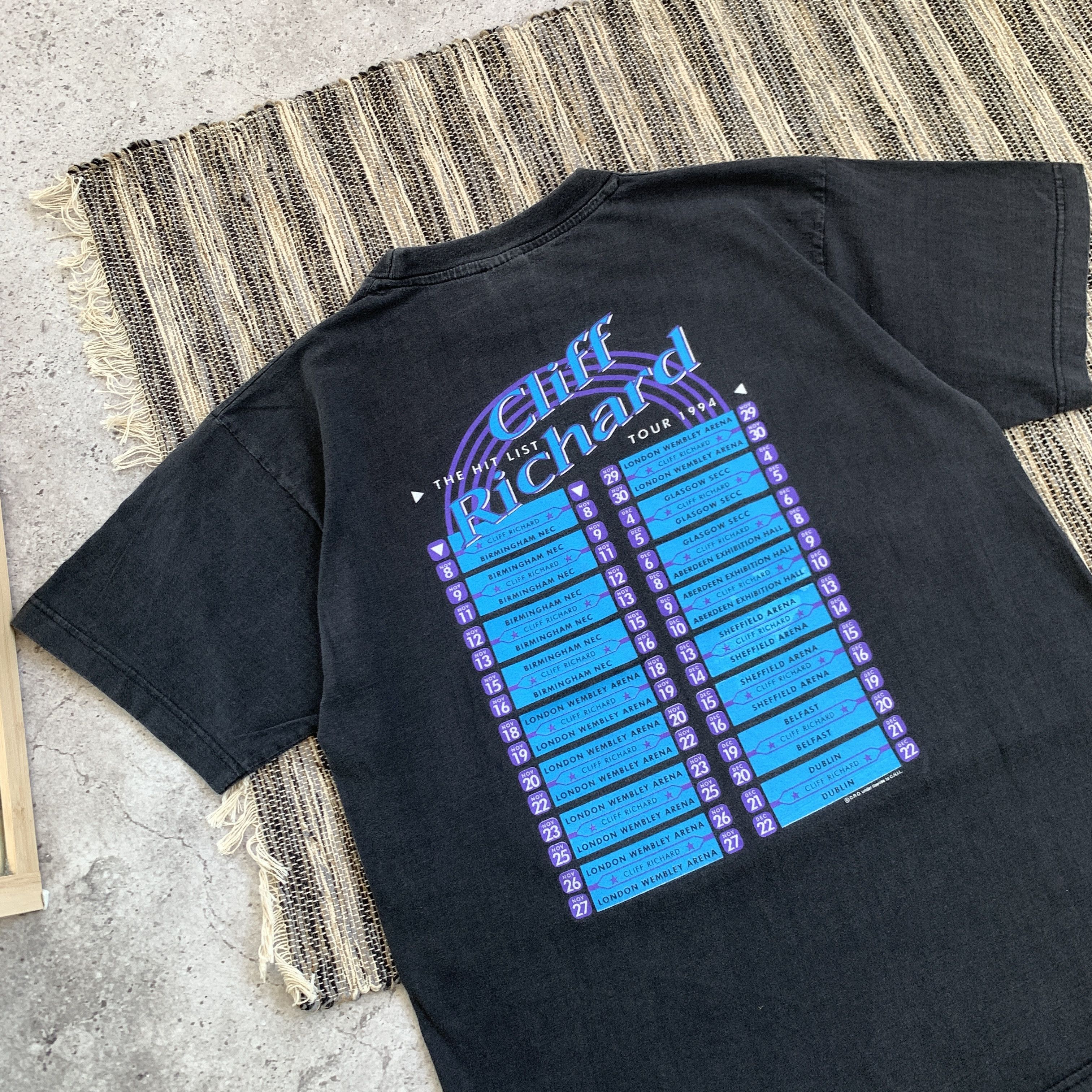 Band Tees Vintage 1994 Cliff Richard Black Rare Graphic Tee Shirt Size US L / EU 52-54 / 3 - 4 Thumbnail