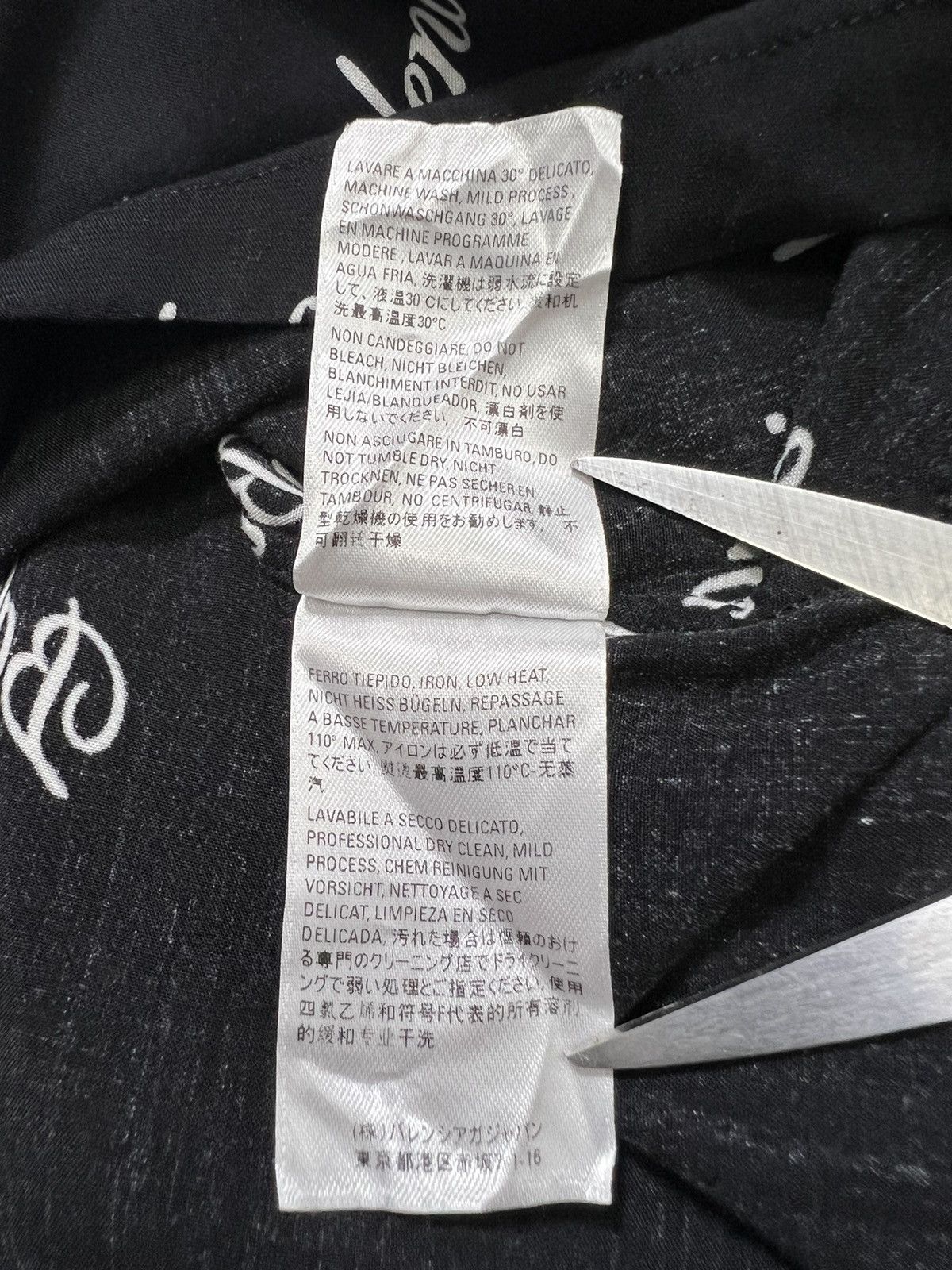 Balenciaga Balenciaga - All Over Script Logo Oversized Button Up Shirt Size XS / US 0-2 / IT 36-38 - 20 Thumbnail