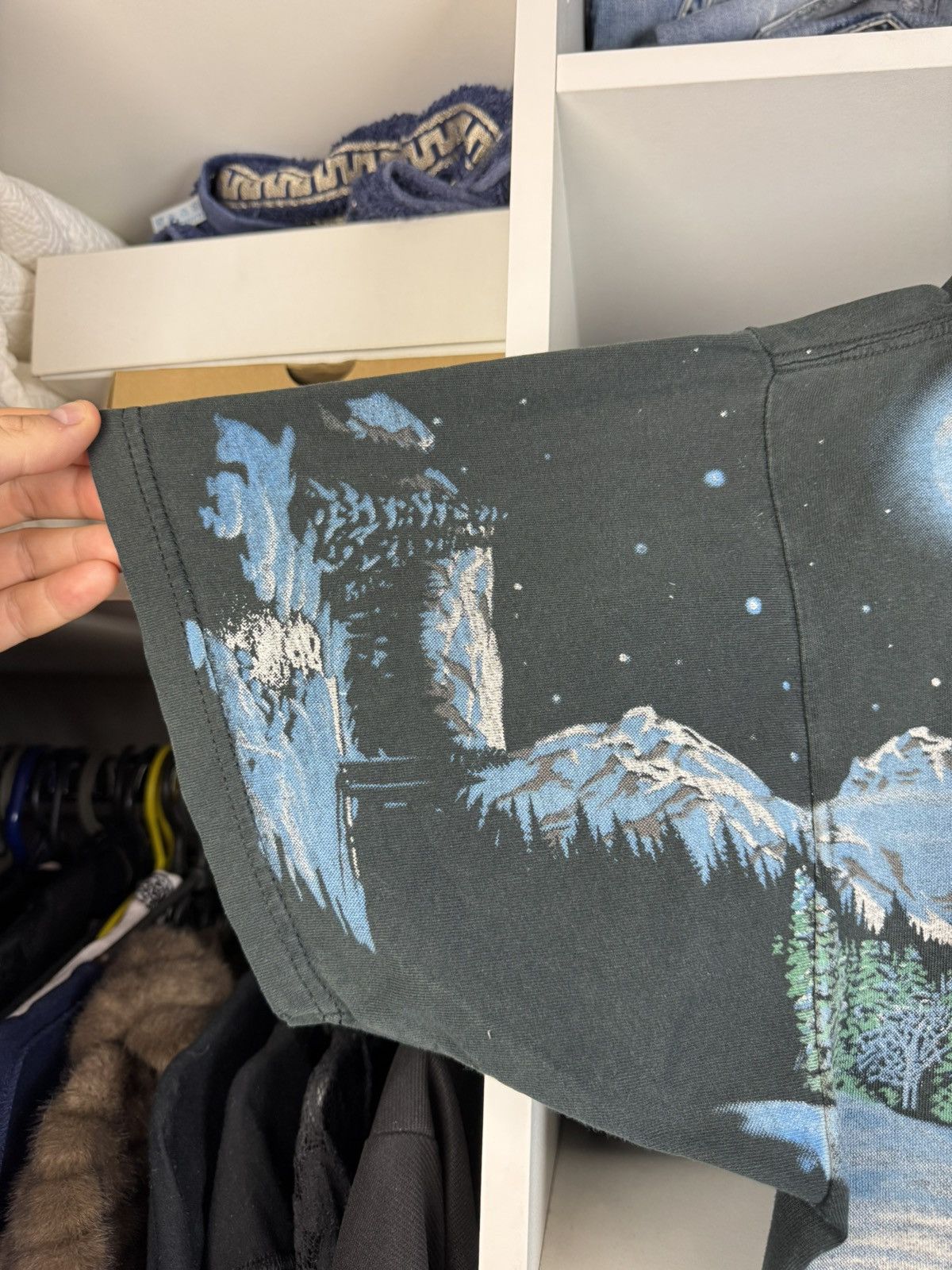 Liquid Blue Vintage 1996 Liquid Blue Arctic Wolf All Over Print T-Shirt Size US L / EU 52-54 / 3 - 17 Thumbnail