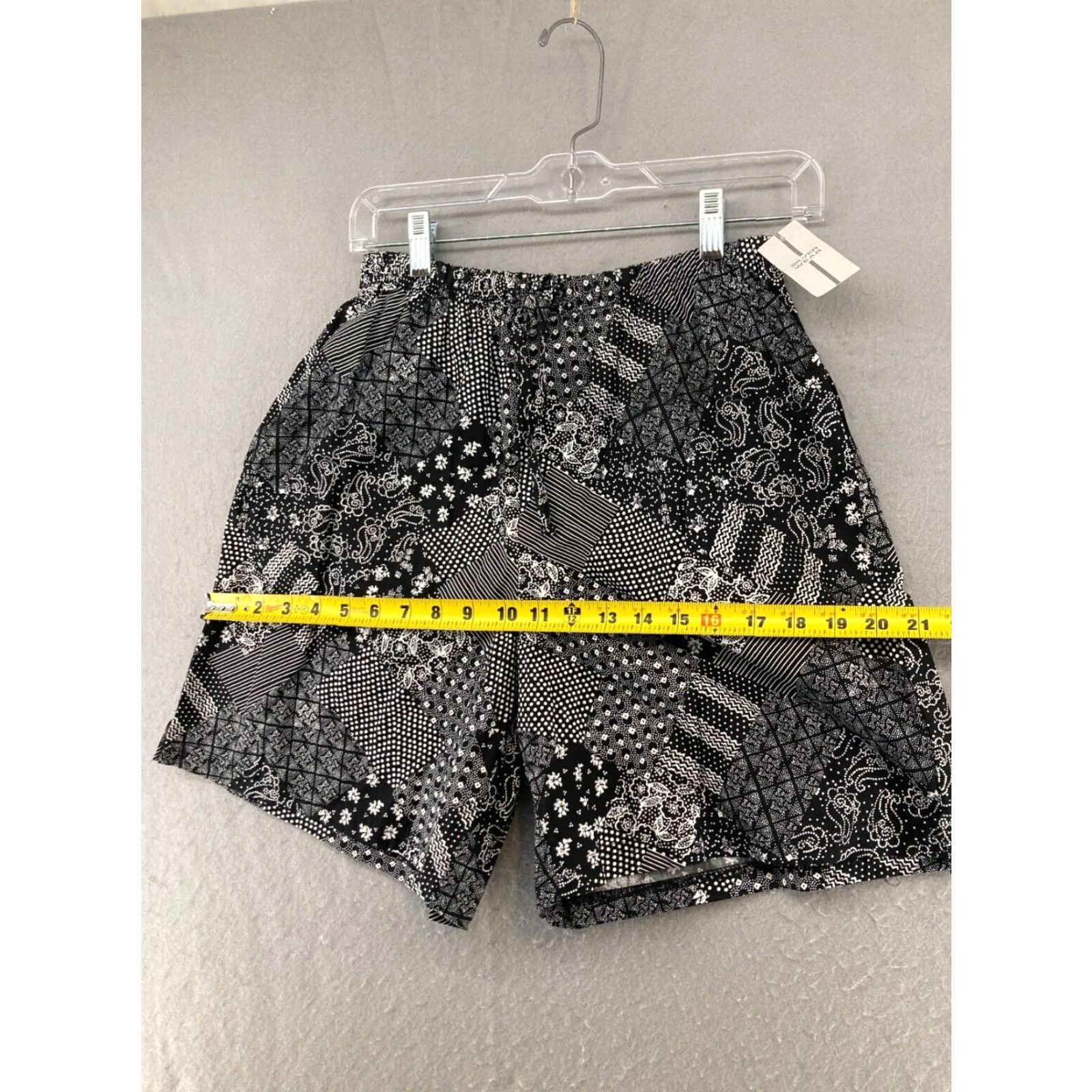 Vintage Silver Wear Womens Shorts S Black USA Made Stretch NWT Geometric Pattern Front Flat High Rise Size 28" / US 6 / IT 42 - 3 Thumbnail