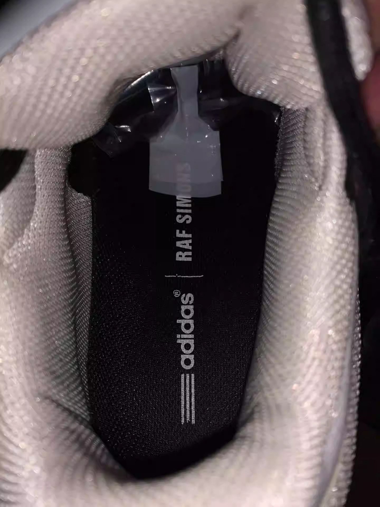 Raf Simons Raf Simons X ADIDAS OZWEEGO3 Size US 9 / EU 42 - 4 Thumbnail