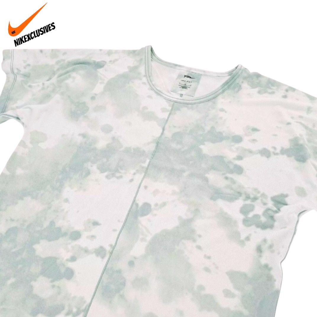 Nike Nike Dri-FIT Men's Print Short-Sleeve Yoga Top DX0922-330 Size US L / EU 52-54 / 3 - 1 Thumbnail