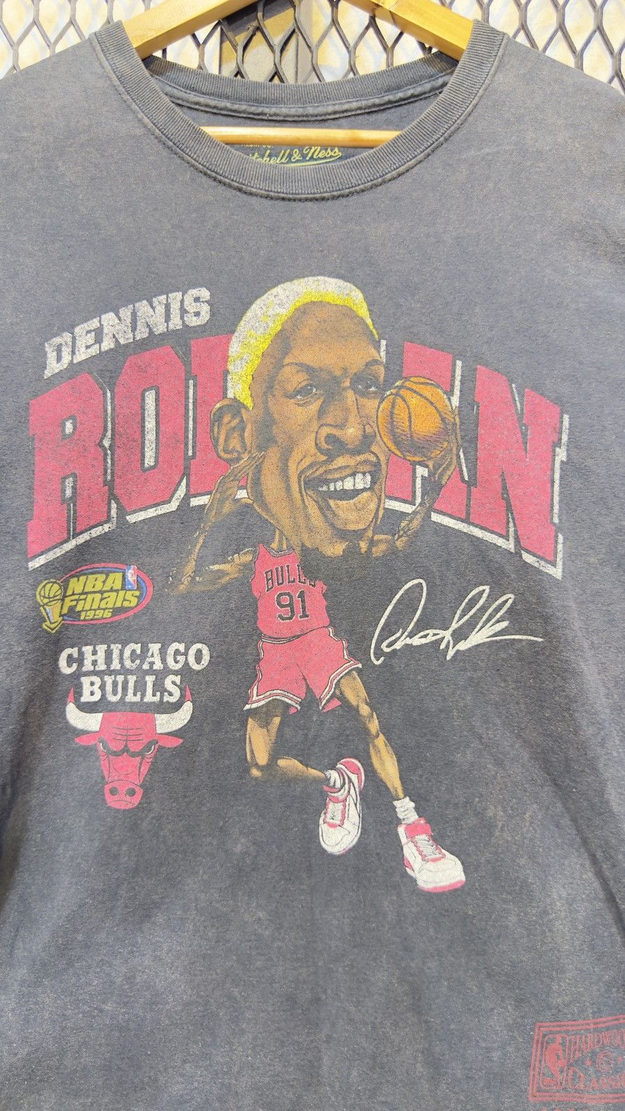 NBA NBA X CHICAGO BULL X DENIS RODMAN Size US M / EU 48-50 / 2 - 2 Thumbnail