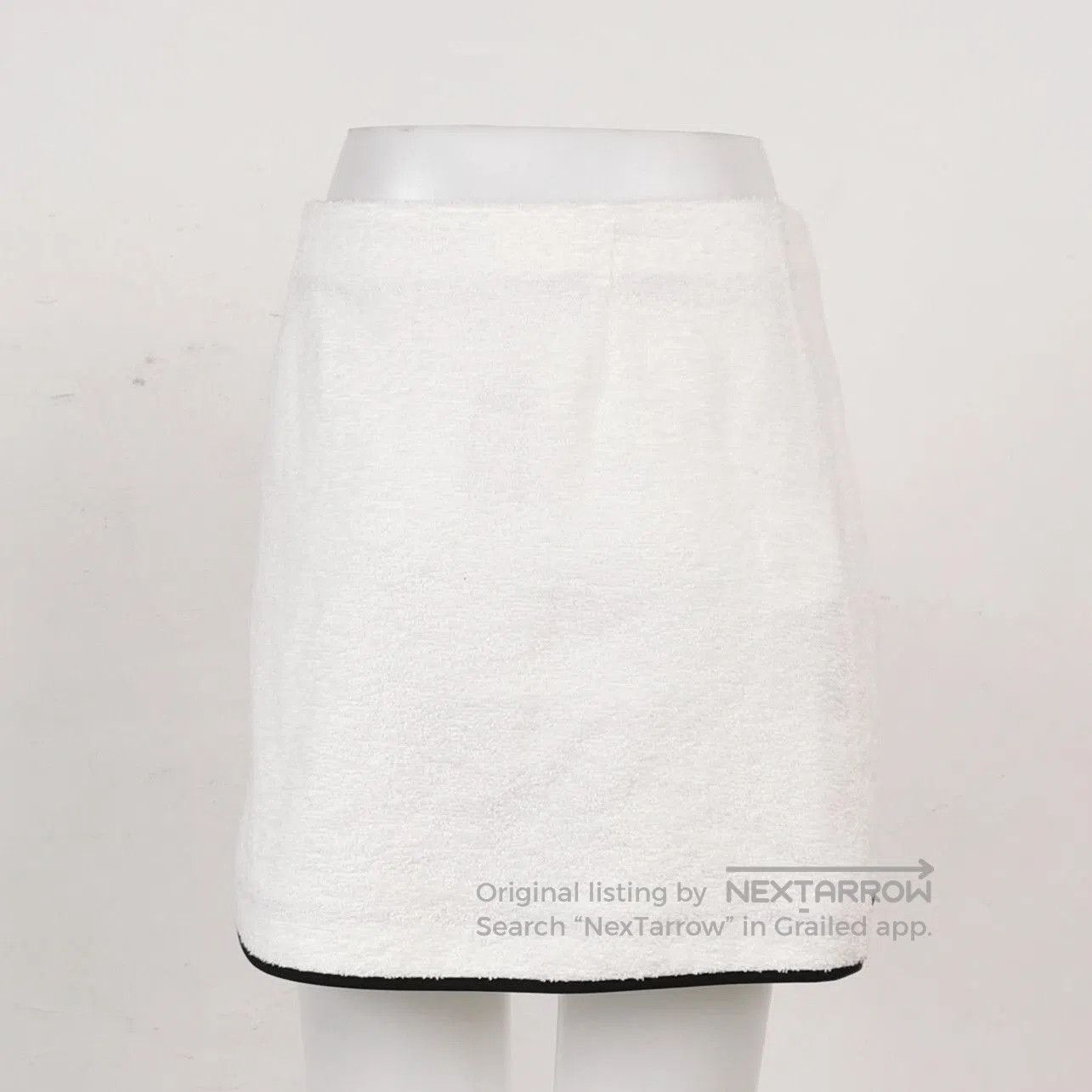 Prada Prada Cotton Triangle Logo Mini Skirt in White . Size 37" - 1 Thumbnail