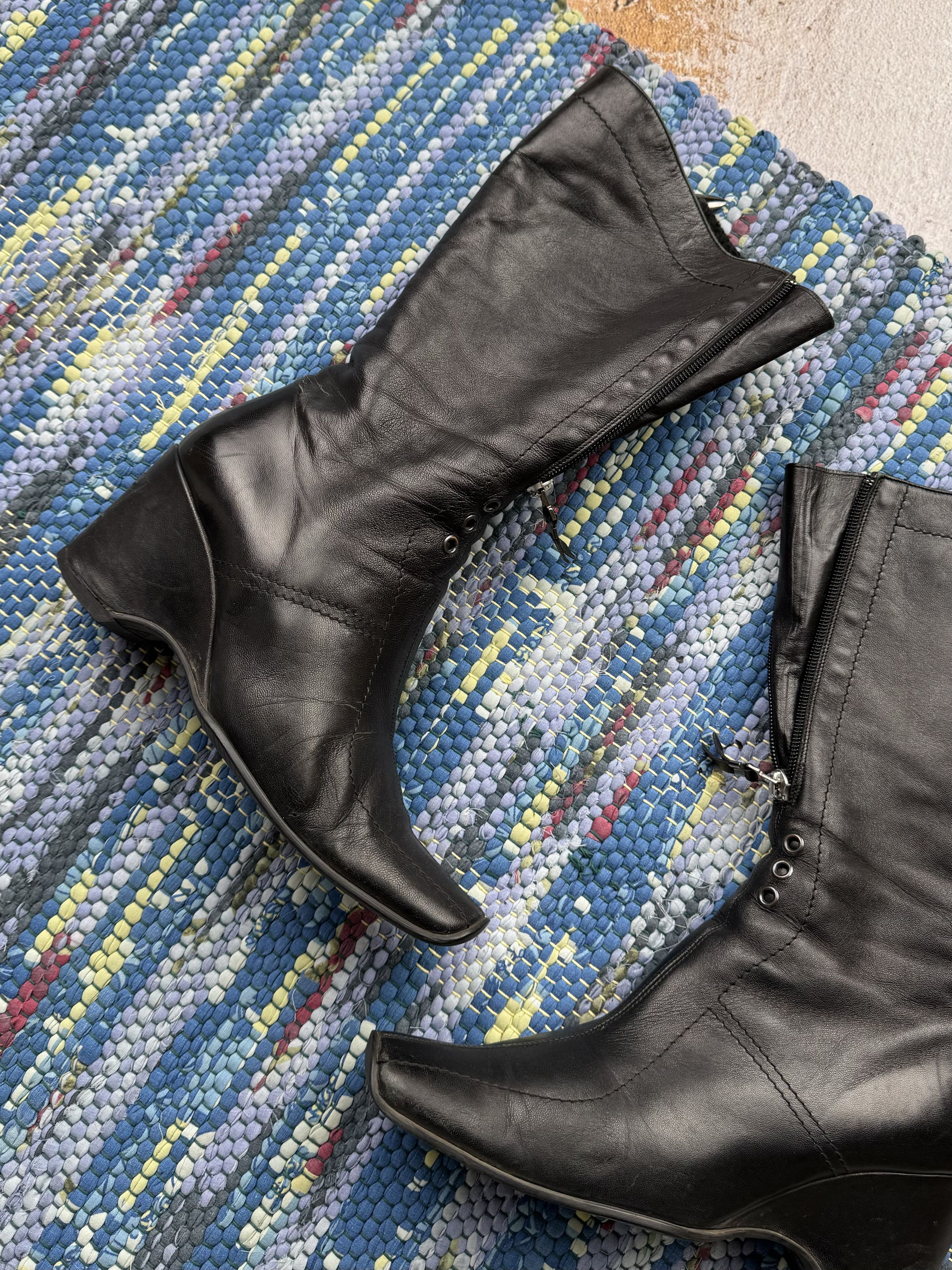 Vintage Vintage Leather Futuristic Boots A722D4(209) Size US 8 / IT 38 - 2 Thumbnail
