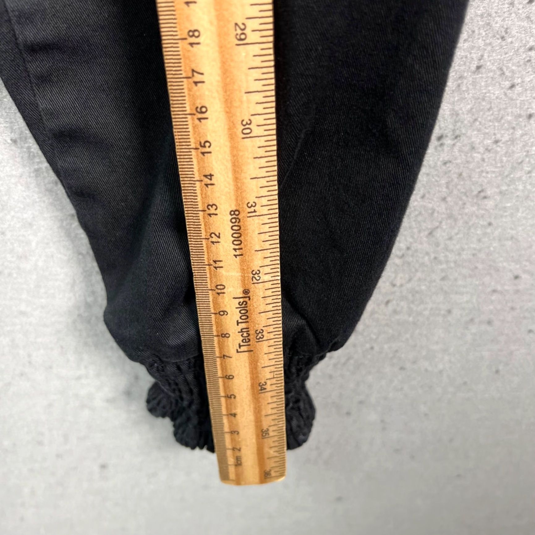 Alice + Olivia Alice + Olivia Womens Cargo Jogger Pants Black 25 Cotton Elastane Tapered High Rise Flat Front Elastic Cuff Adult Womens 90s? Size 42" / US 20 - 7 Thumbnail