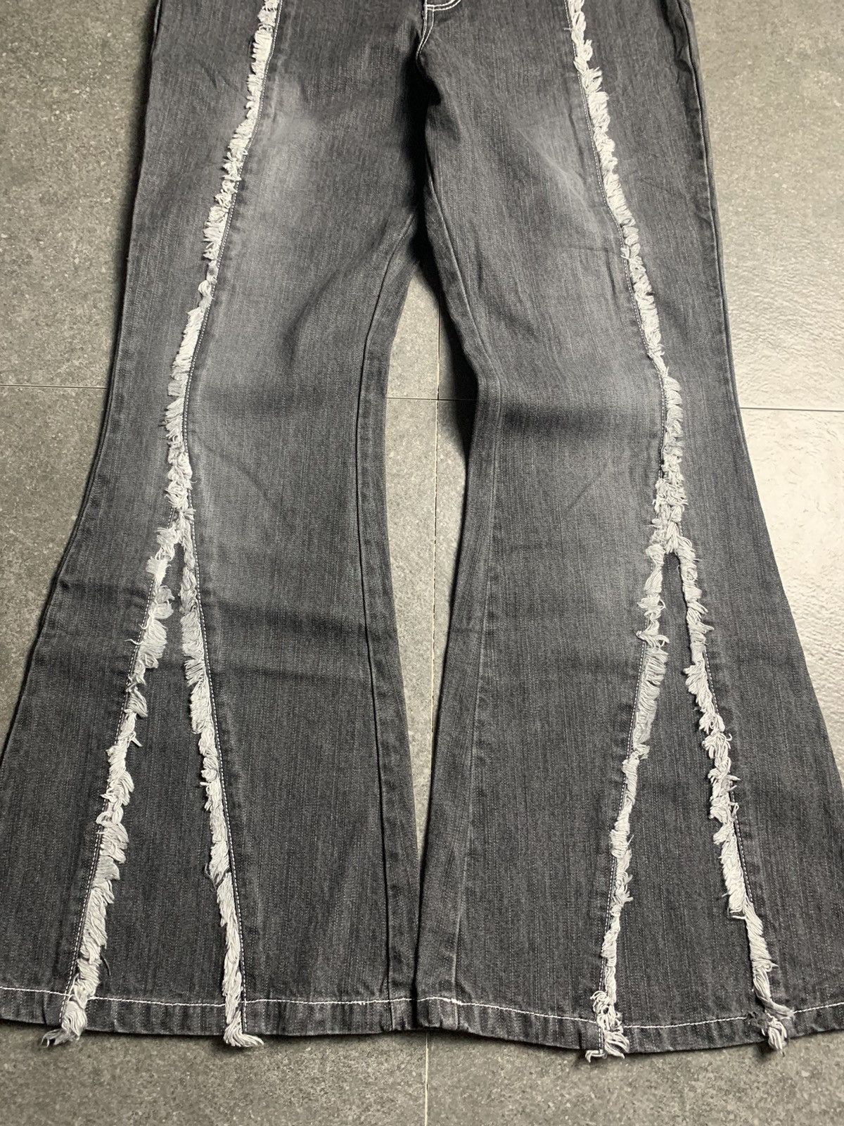 Japanese Brand 2000s Japanese Brand Frayed-seam Super Flared Jeans Size US 28 / EU 44 - 5 Thumbnail