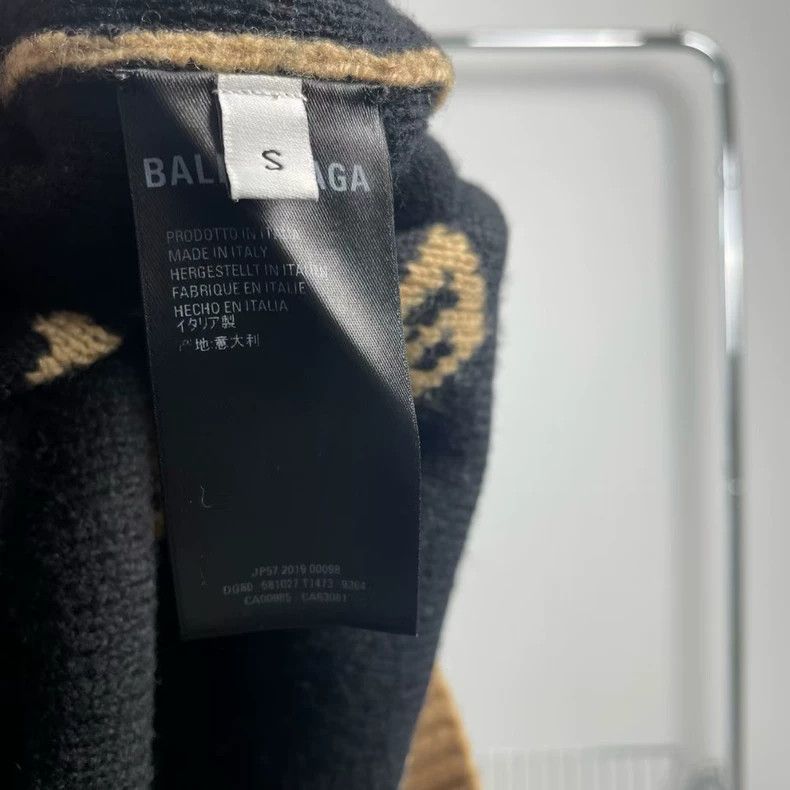 Balenciaga Balenciaga The bullet screen is full of sweaters. Size US S / EU 44-46 / 1 - 6 Thumbnail