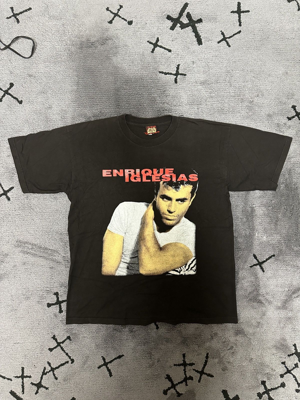 Vintage '99 Enrique Iglesias Tee Size US XL / EU 56 / 4 - 1 Thumbnail