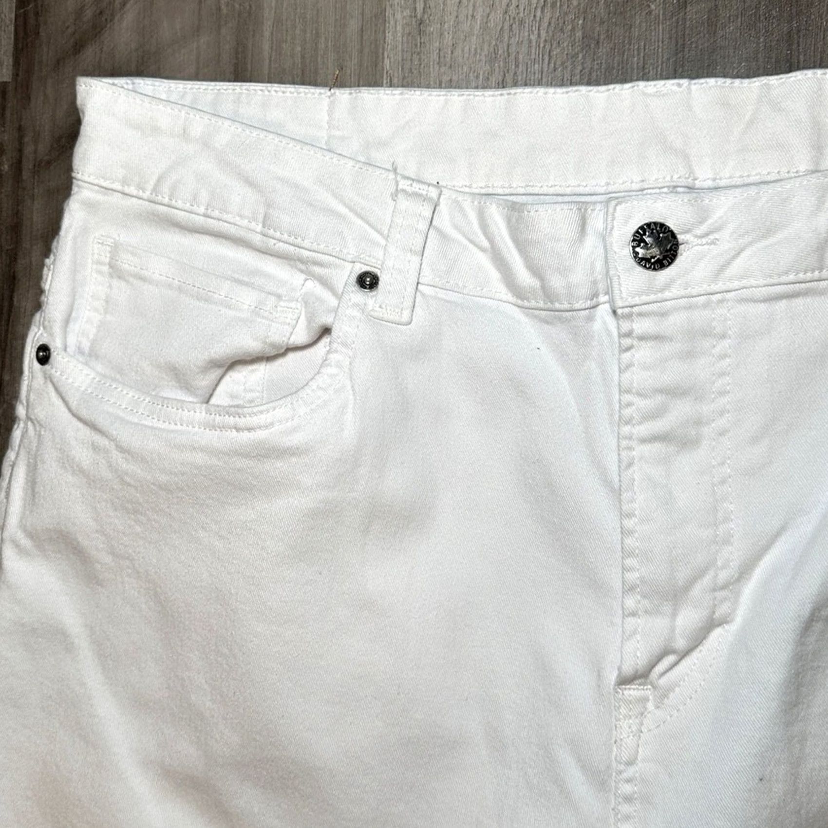 Buffalo David Bitton Buffalo David Bitton Dean Relaxed Straight Denim Shorts White 40 Size US 40 / EU 56 - 4 Thumbnail