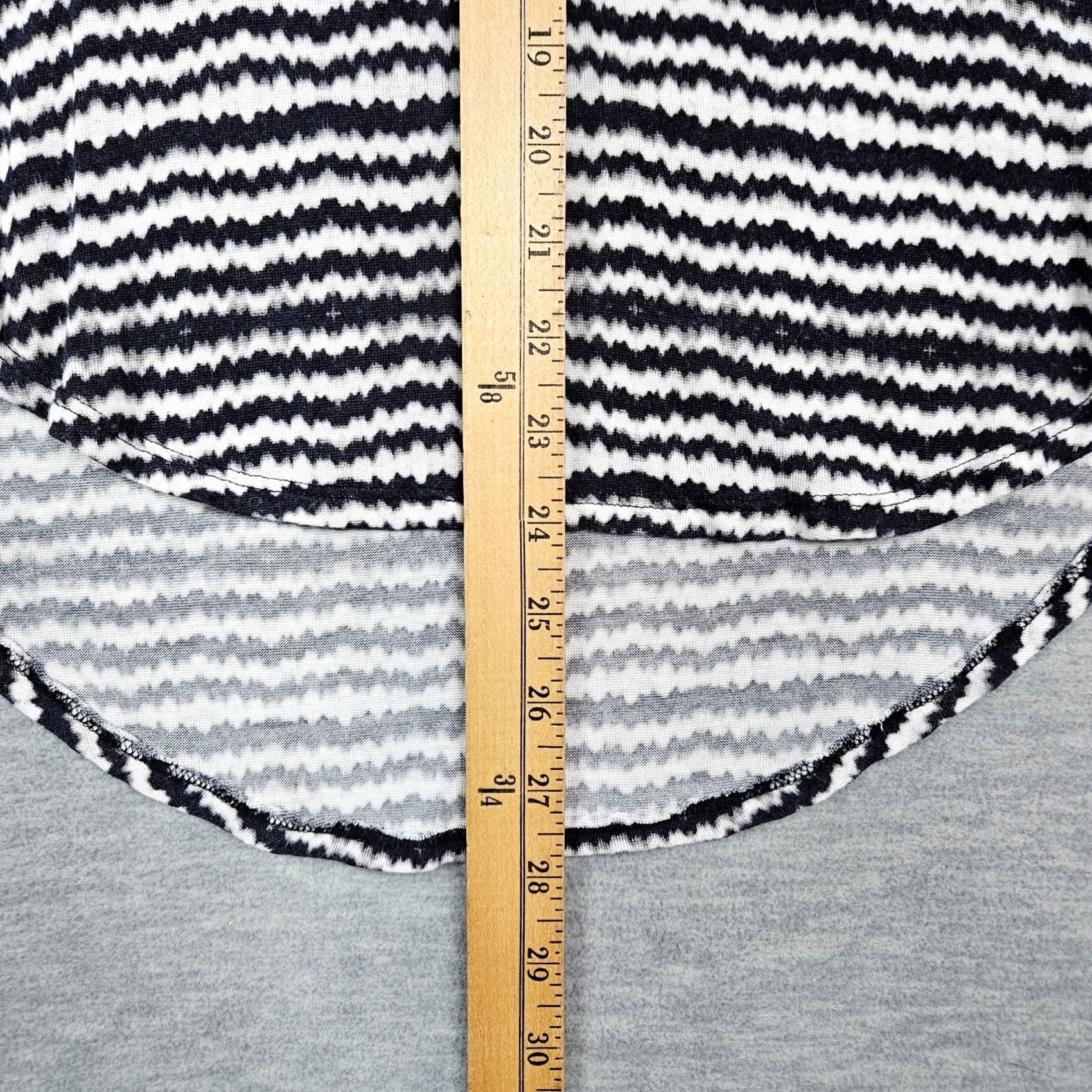 Velvet Velvet by Graham & Spencer T-Shirt White Wave Stripes Gray V-neck S Womens Regular Long Sleeve All Seasons Casual Size S / US 4 / IT 40 - 8 Thumbnail