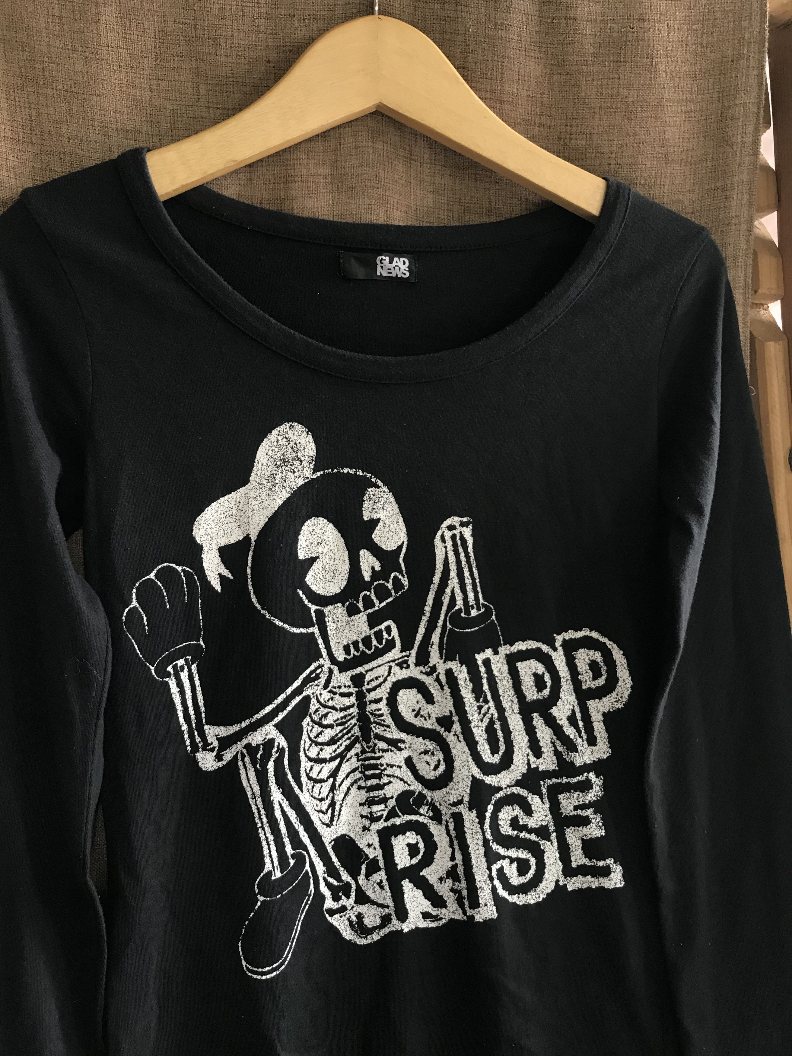20471120 Glad News “SURPRISE” Skull Long Sleeve T-Shirt Size US XS / EU 42 / 0 - 5 Thumbnail
