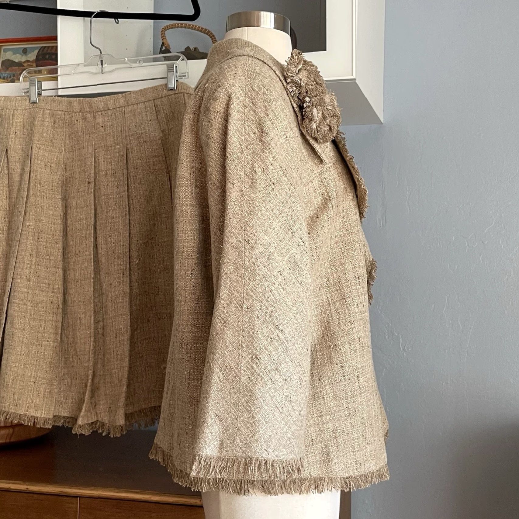 Vintage AZADEH San Francisco Tweed Jacket & Pleated Skirt Suit 2 pc Fringe Size XL 12 Women's Wool Blend Beige Tw​eed Skirt Suit Women Mens Size 40" / US 18 - 6 Thumbnail