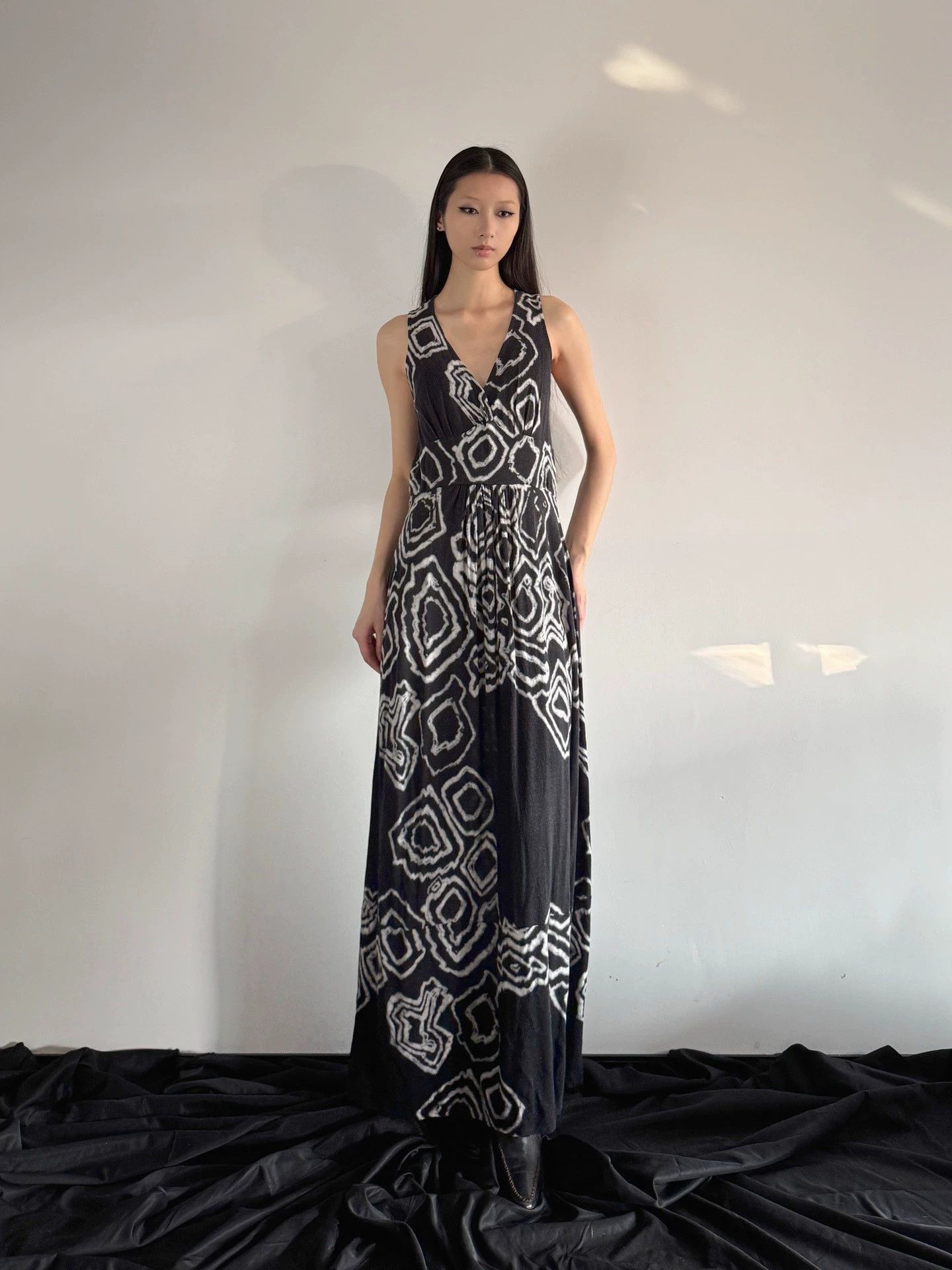 Vintage French Brand V-neck Printed Sleeveless Dress Women's S Size S / US 4 / IT 40 - 1 Thumbnail