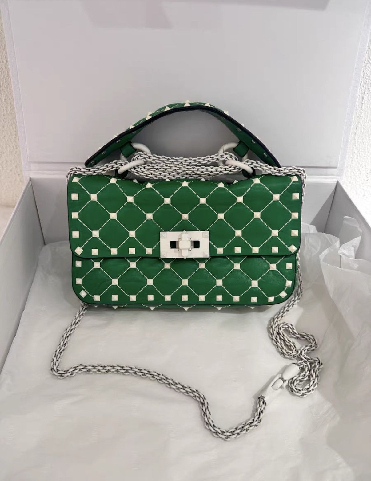 Valentino Valentino Rockstud green rivet chain bag J38 Size ONE SIZE - 1 Thumbnail