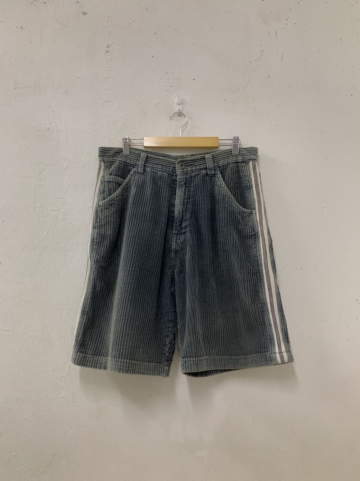 Billabong Vintage Billabong Corduroy Shorts Size US 32 / EU 48 - 1 Thumbnail