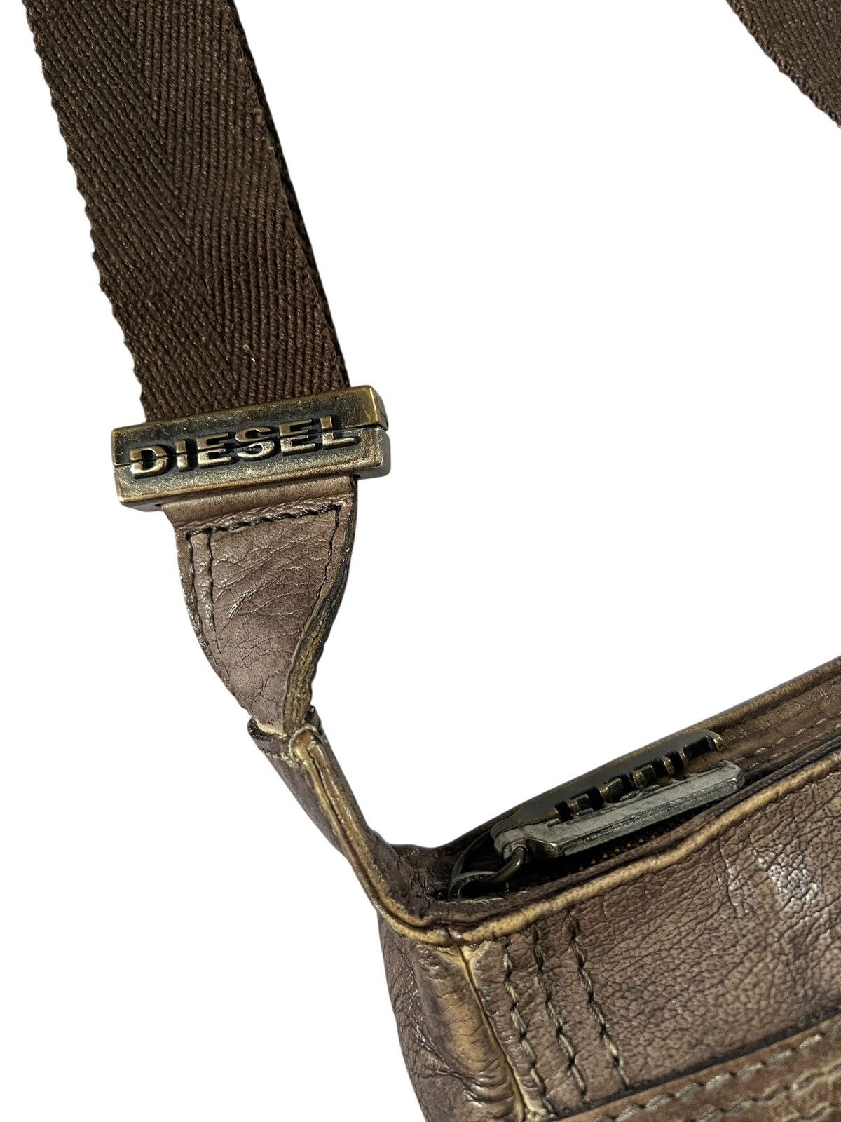 Diesel 2000s Diesel Patina Leather Sling Bag Size ONE SIZE - 6 Thumbnail