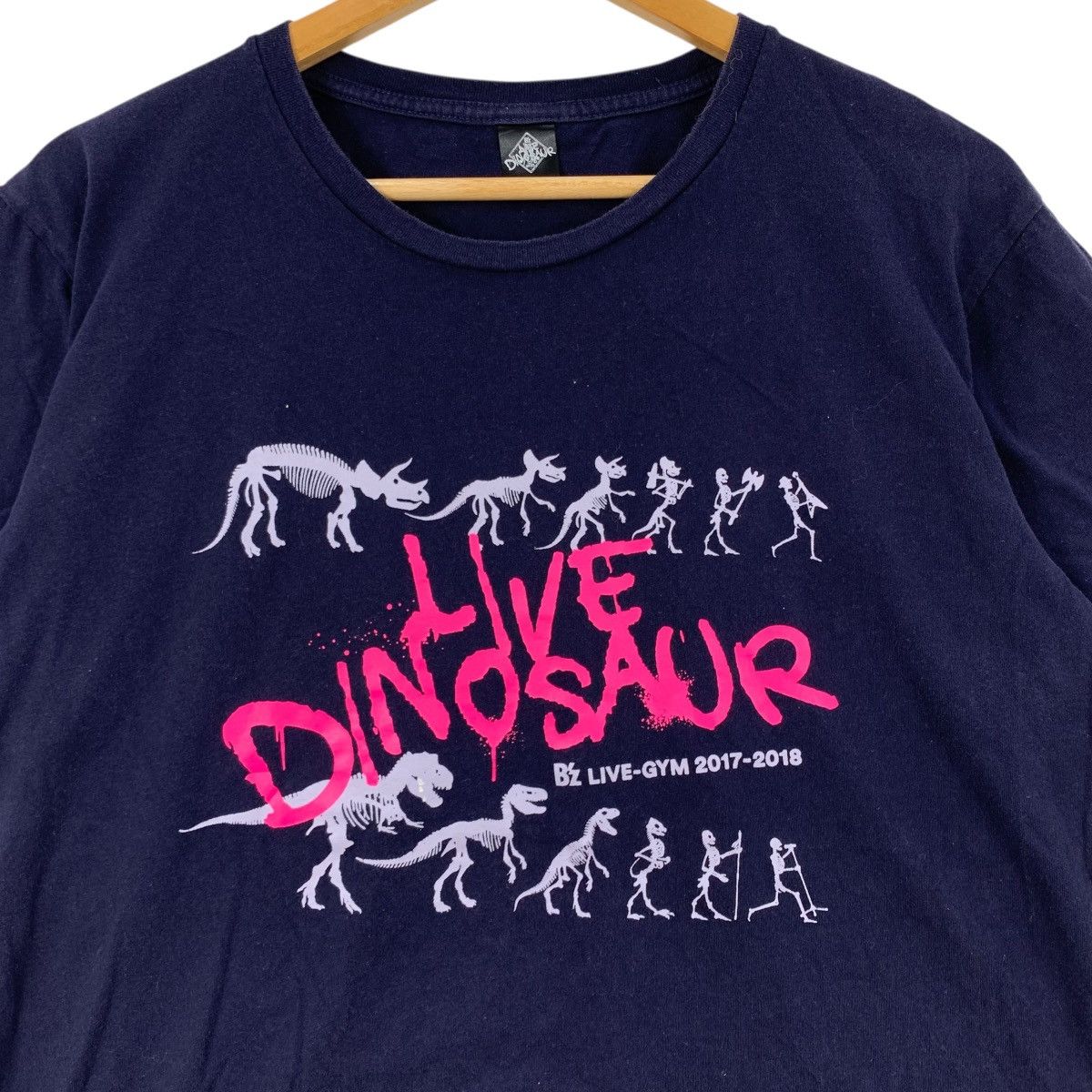 Japanese Brand LIVE DINOSAUR B’Z Gym Tour 2017-2018 Japan Band Group Tshirt Size US XL / EU 56 / 4 - 3 Thumbnail