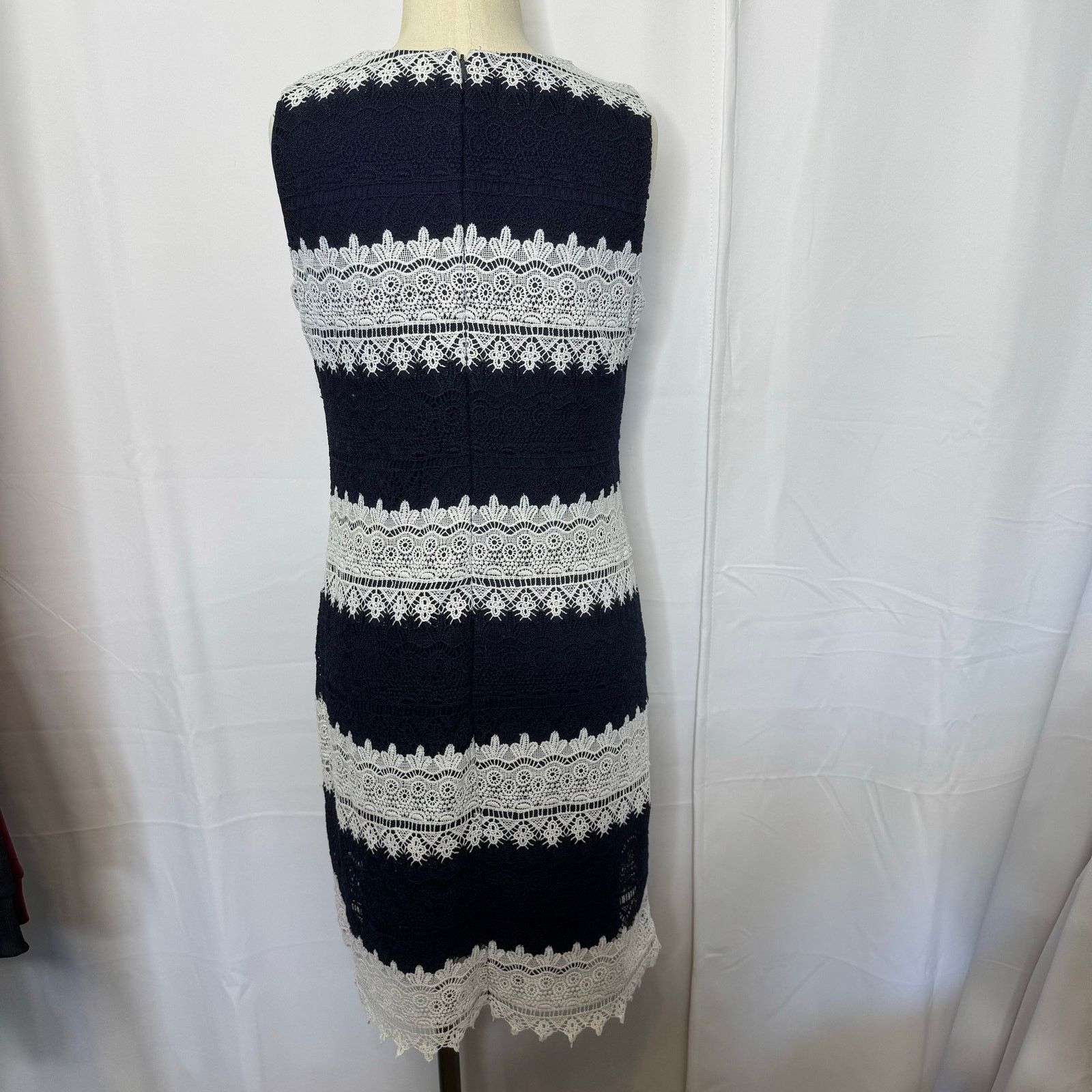 Karl Lagerfeld Karl Lagerfeld Paris Lace Sheath Dress Sz 6 Cocktail Evening Size M / US 6-8 / IT 42-44 - 3 Thumbnail