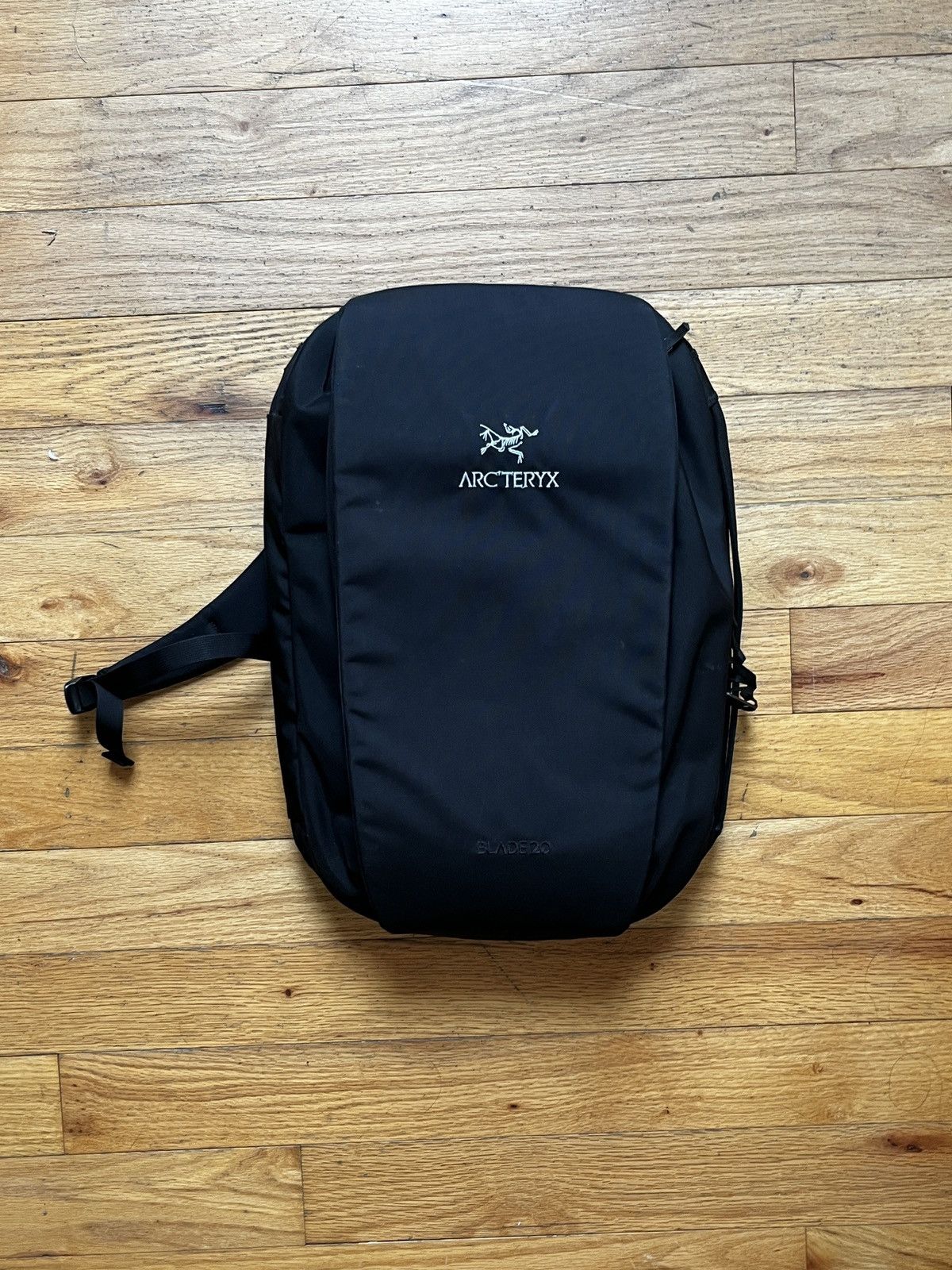 Arc'teryx Arc'teryx Foley Pouch ((ReCUT)) | Grailed