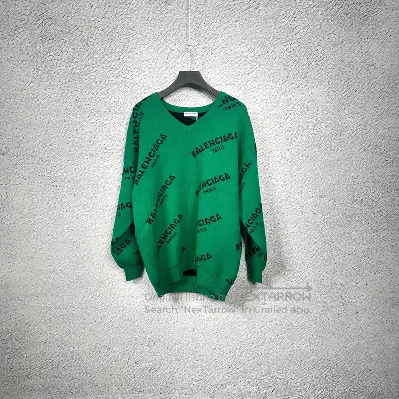 Balenciaga Balenciaga Green bulletproof vest logo full print V-neck k Size XS / US 0-2 / IT 36-38 - 1 Thumbnail