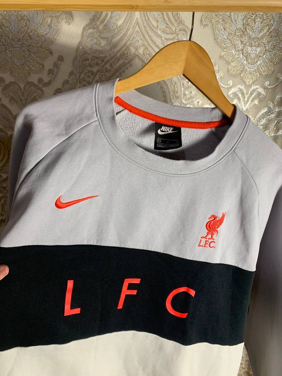 Nike Vintage Nike FC Liverpool England Soccer Sweatshirt Y2K Size US XL / EU 56 / 4 - 3 Thumbnail
