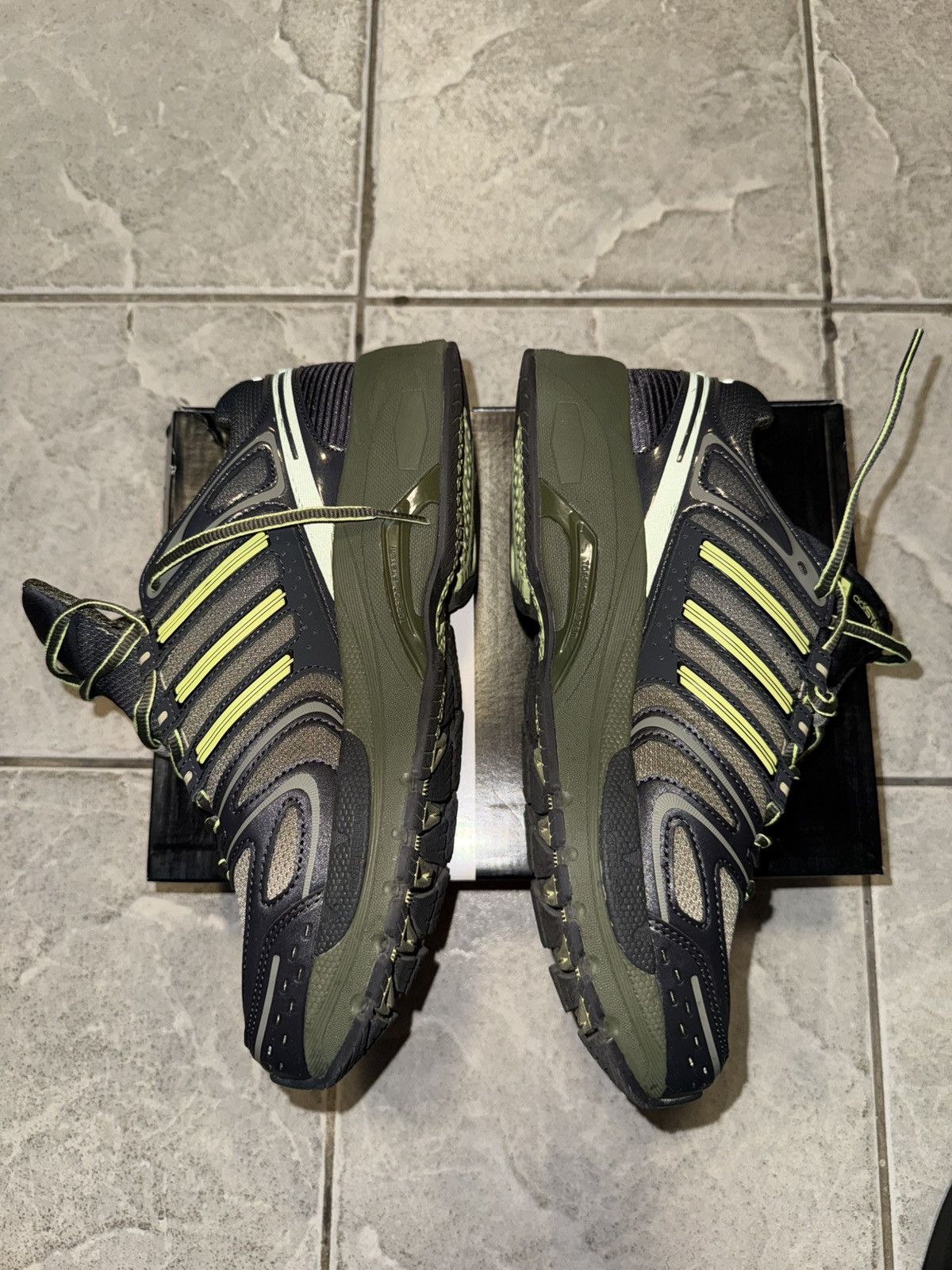 Adidas Adistar Control 5 Size US 10 / EU 43 - 3 Thumbnail