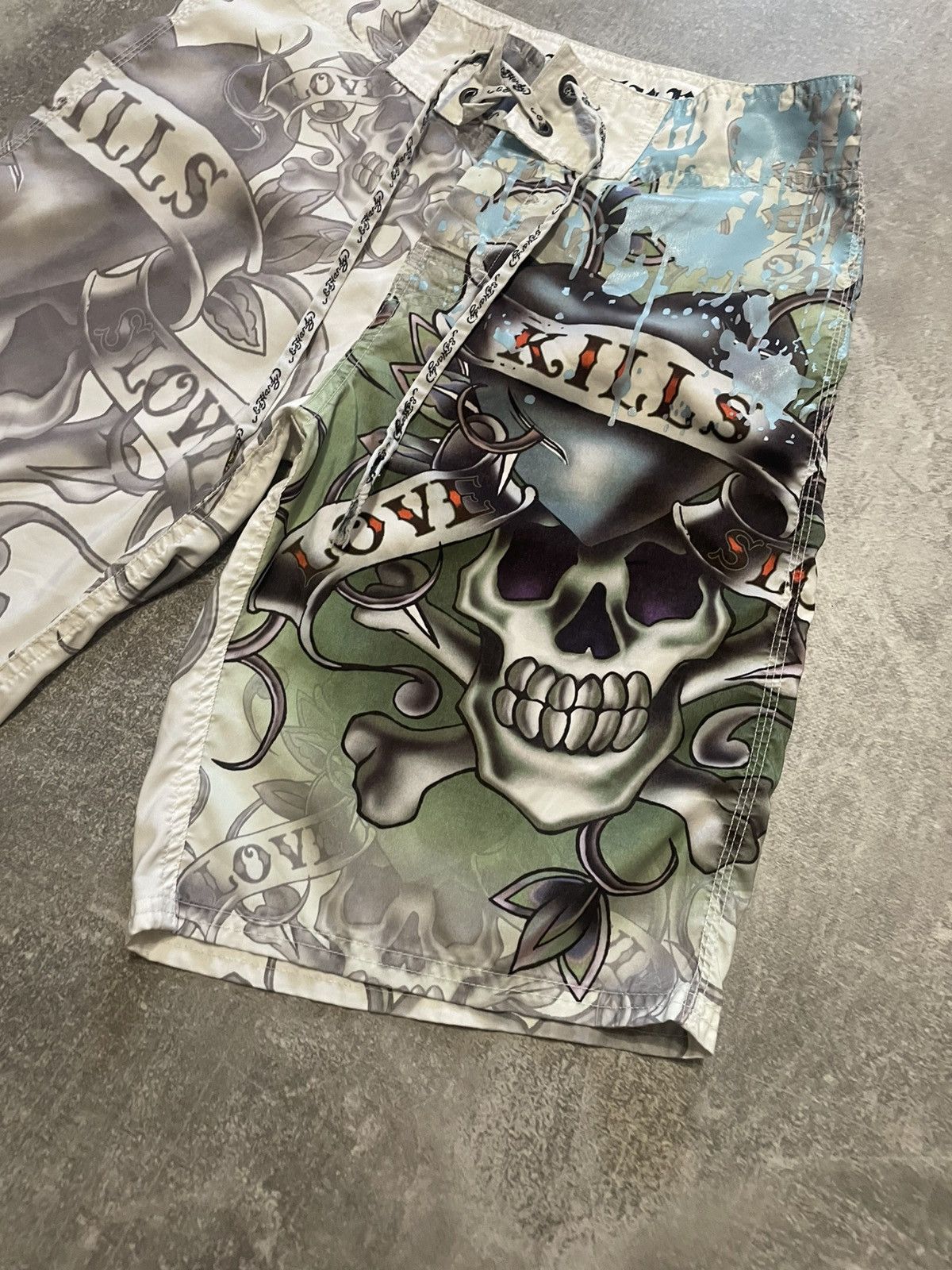 Ed Hardy × Vintage Vintage Ed Hardy Skulls Y2K Shorts Size US 32 / EU 48 - 3 Thumbnail