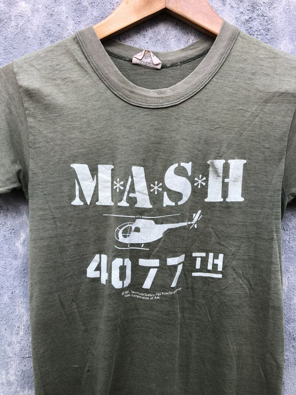 Vintage Vintage Army Movie MASH 4077 Tshirt Size US XS / EU 42 / 0 - 6 Thumbnail