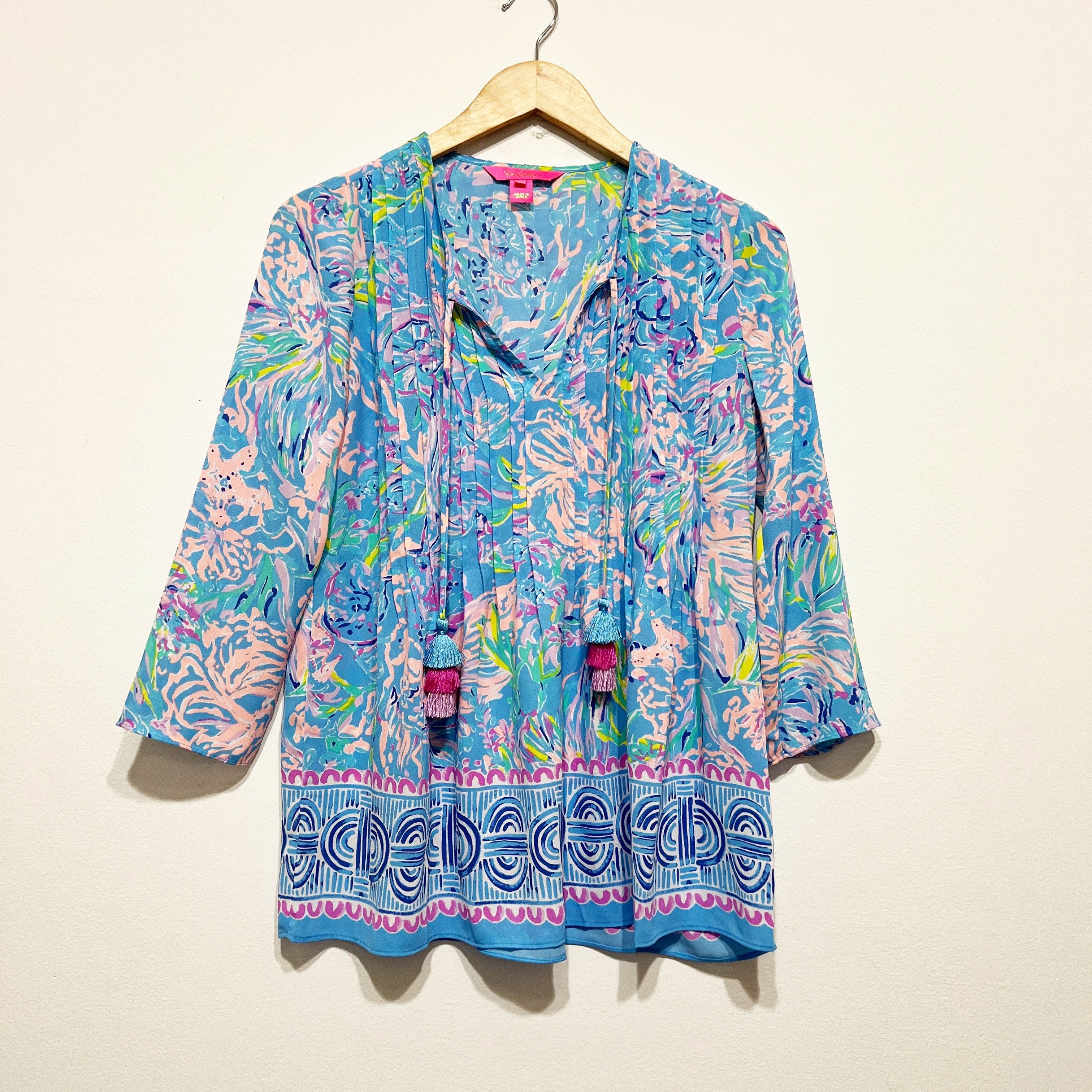 Lilly Pulitzer Lilly Pulitzer Marilina Pintuck Pleated V Neck Size XS / US 0-2 / IT 36-38 - 1 Thumbnail