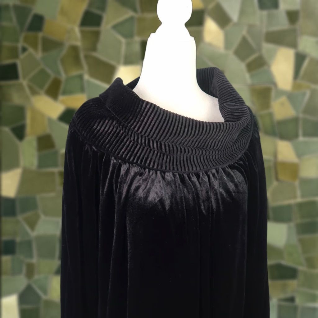 Velvet VINTAGE Lisanne black velvet long sleeve maxi nightgown dress L 80s Women Size L / US 10 / IT 46 - 1 Thumbnail