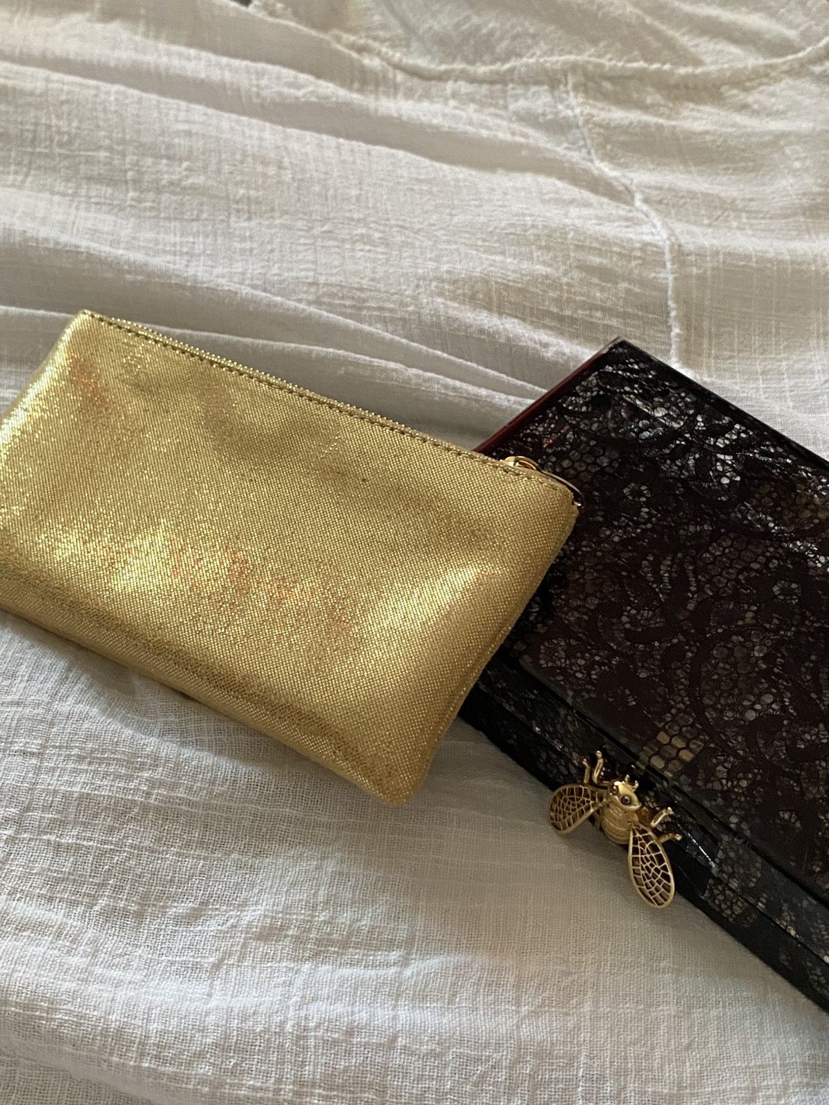 Charlotte Olympia × Vintage Charlotte Olympia Bee Clutch – A Rare Collector’s Treasure Size ONE SIZE - 10 Thumbnail
