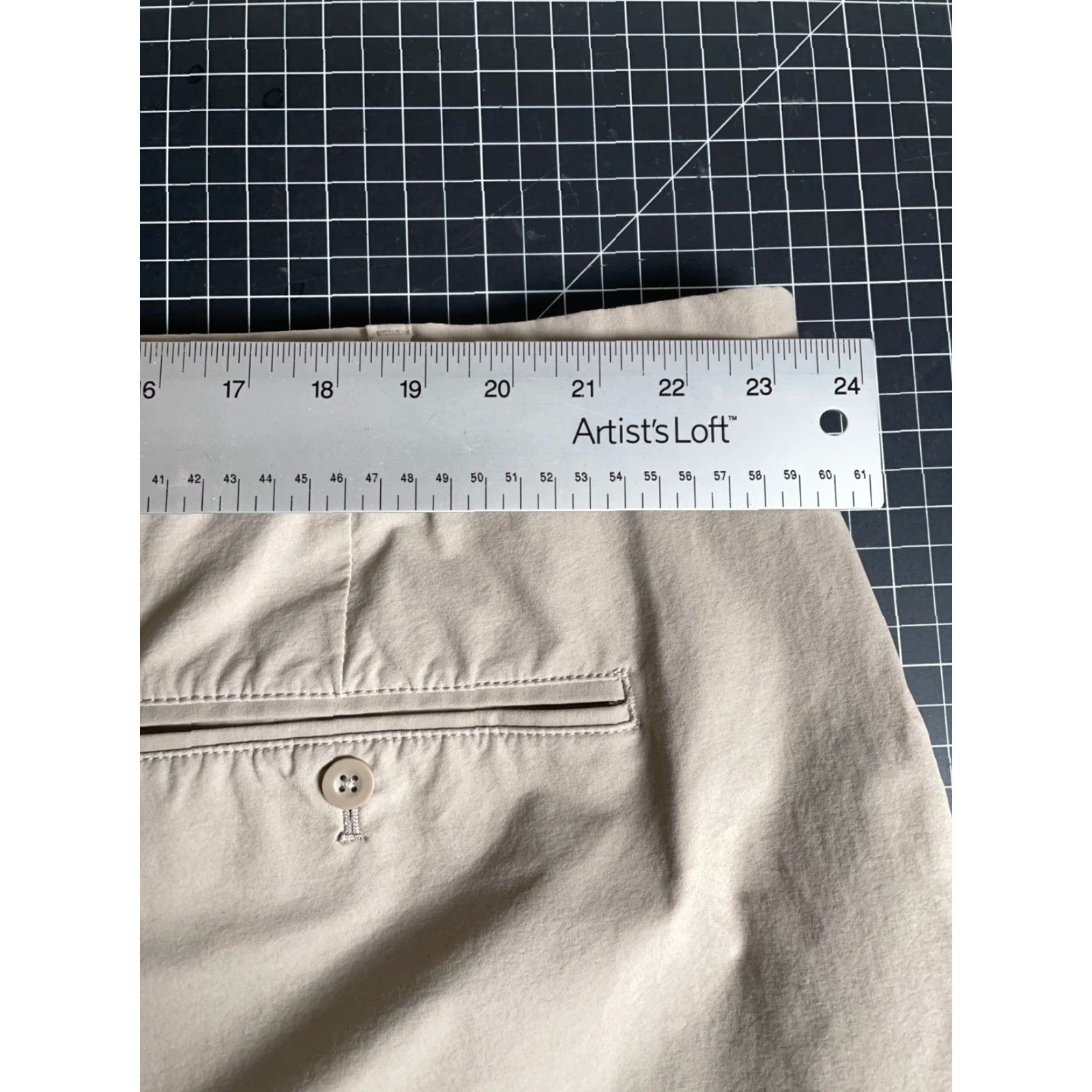 Vineyard Vines VINEYARD VINES On The Go Pants Men 46 x 31 Beige Cotton Stretch Chino Zip Flat Front Pockets Regular 31in Inseam Wellness Size US 30 / EU 46 - 5 Thumbnail