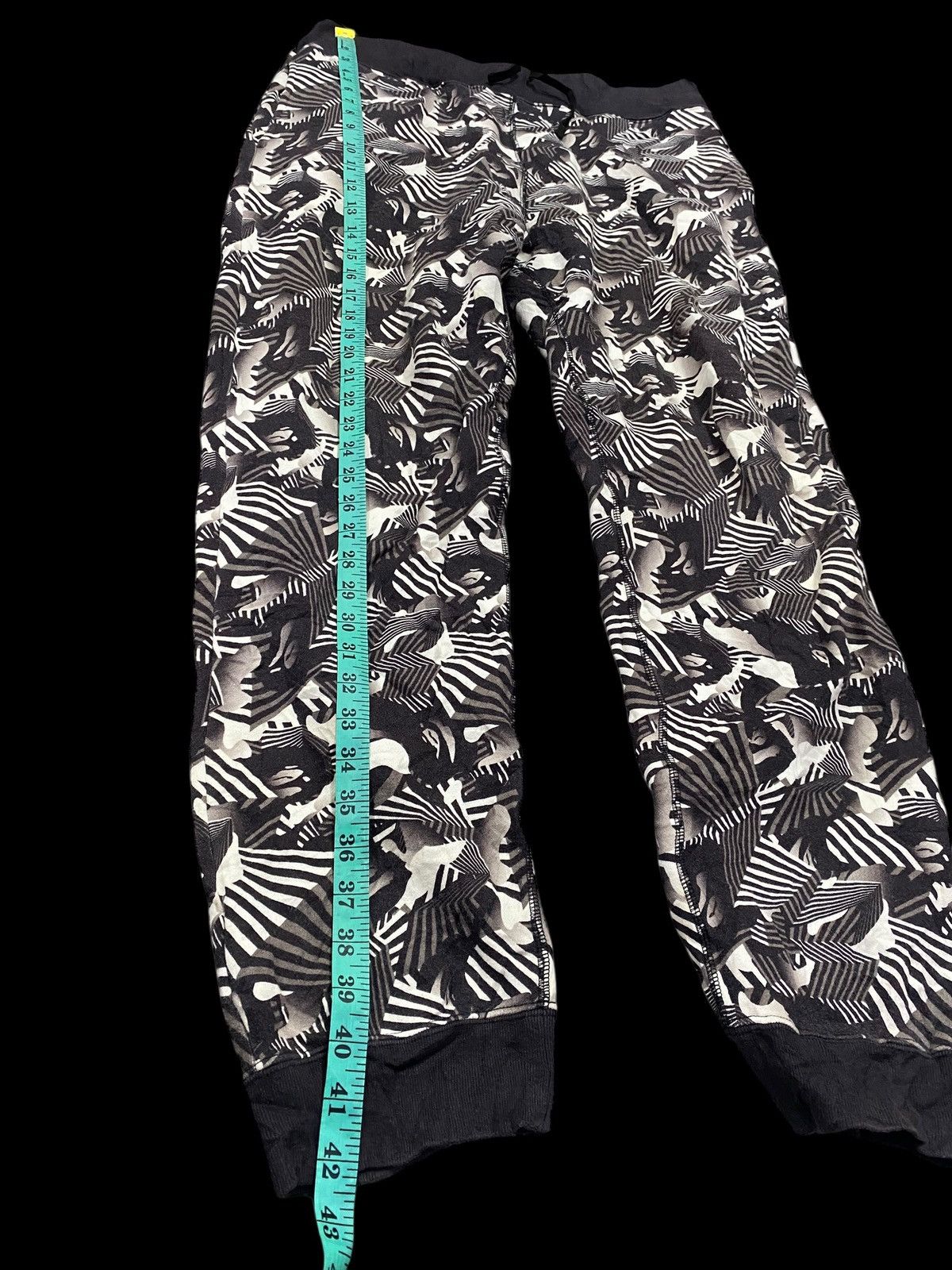 Bape A Bathing Ape (BAPE) All-Over Graphic Camo Jogger Pants Size US 34 / EU 50 - 11 Thumbnail