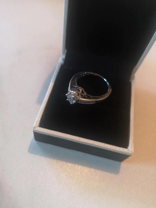 Other 9ct white gold diamond ring Size ONE SIZE - 4 Thumbnail