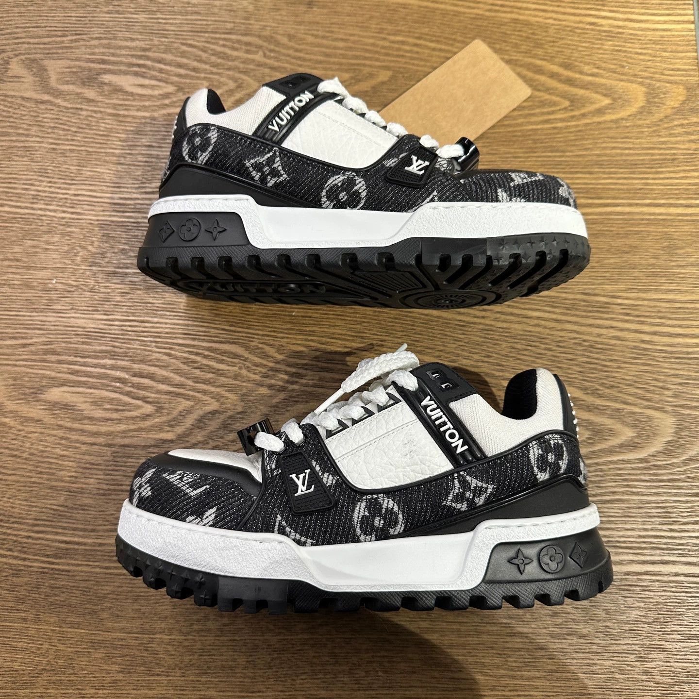 Louis Vuitton LV mar135 Trainer puffy embossed print sneaker 37.5 Size US 7 / IT 37 - 3 Thumbnail