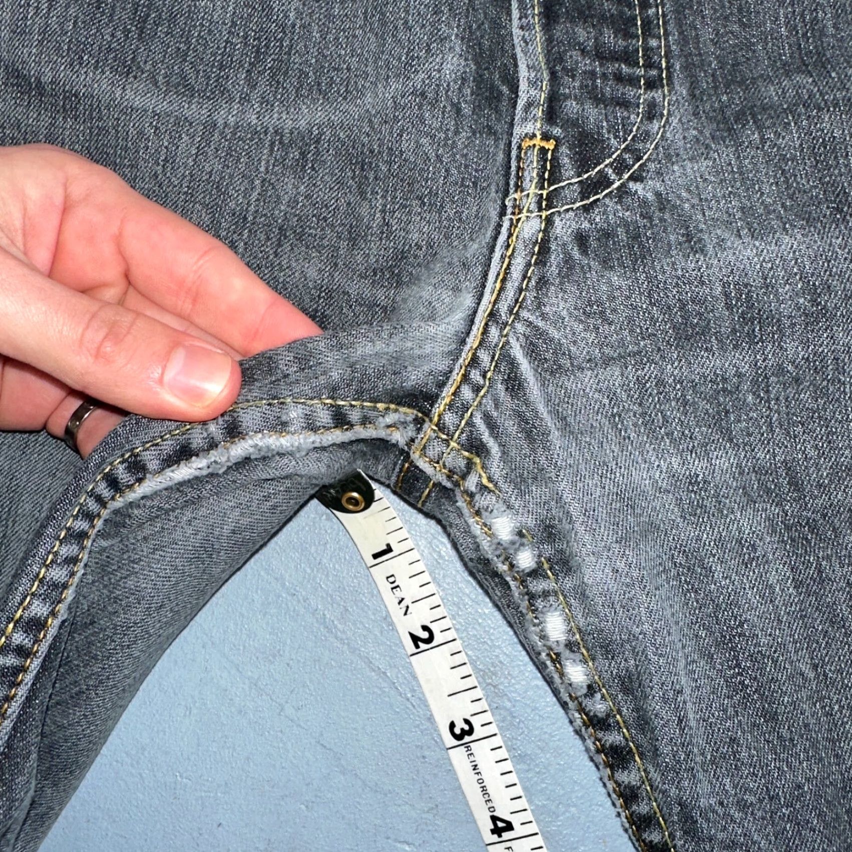 Levi's VINTAGE Levi's 501 Jeans Straight Men 34x34 Black Light Wash 1990s Y2K 90s Classic Fit Denim Jeans Mens Size US 34 / EU 50 - 6 Thumbnail