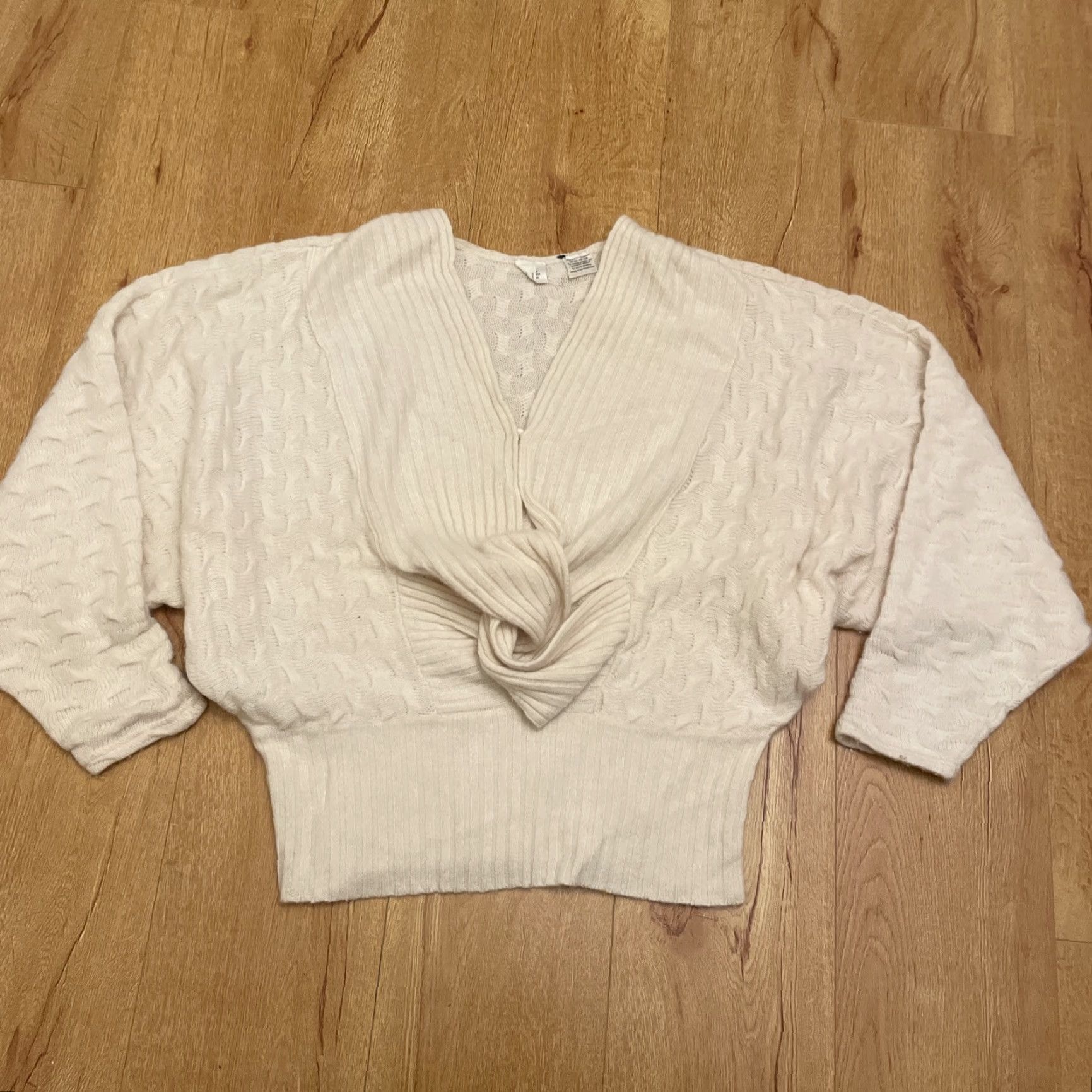 Vintage VINTAGE Women’s Cream Open Front Knot Angora Wool Dolman L Sweater Italy Knit Wool Blend Regular Fit Mens? Size L / US 10 / IT 46 - 2 Thumbnail