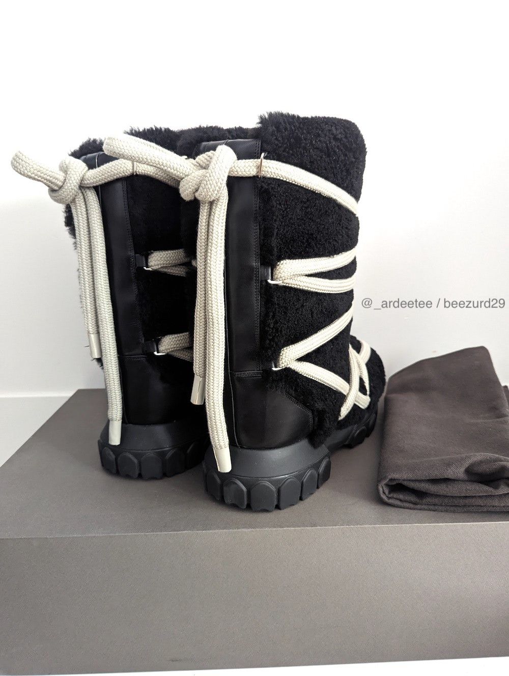 Rick Owens *NEW* SHEARLING LUNAR TRACTOR BOOTS FW22 STROBE Size US 9 / EU 42 - 7 Thumbnail