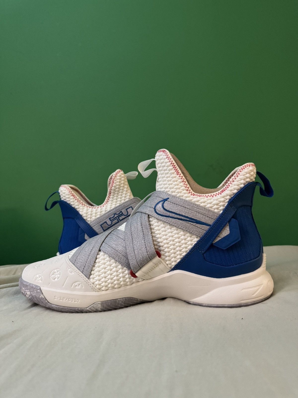 Nike Nike LeBron soldier 12 2018 Size US 13 / EU 46 - 2 Thumbnail