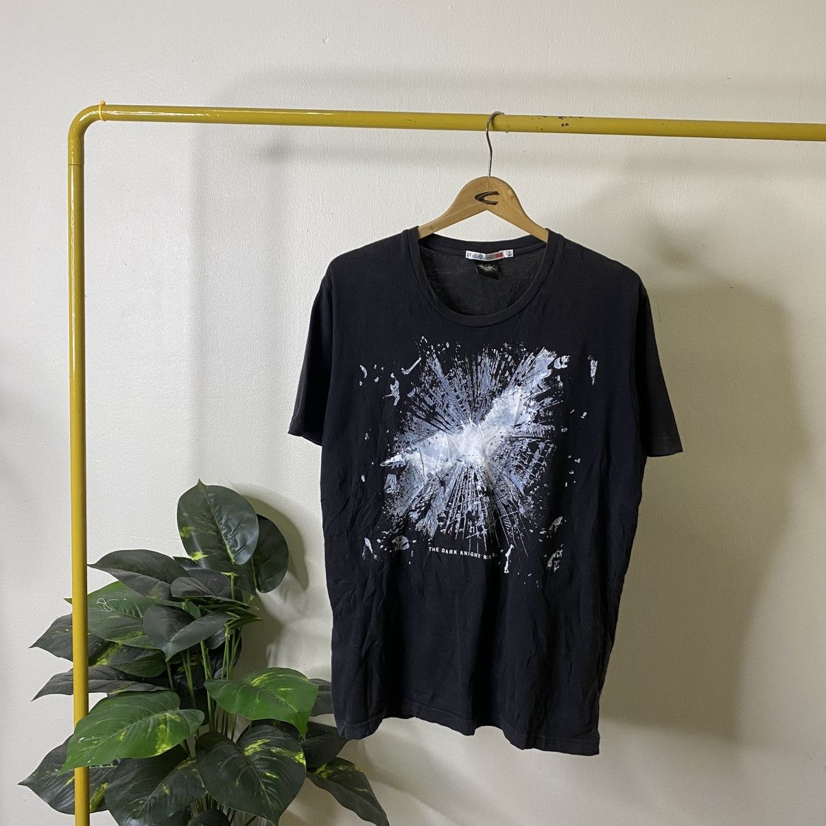 Uniqlo Batman The Dark Knight Rises Collaboration Tee Size US L / EU 52-54 / 3 - 1 Thumbnail