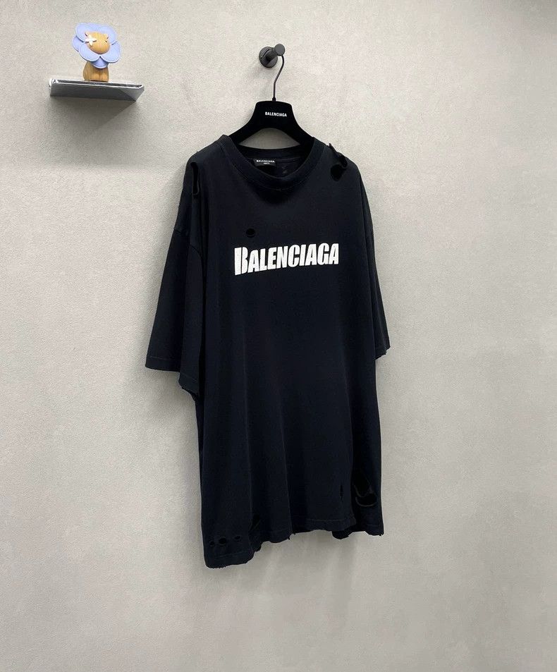Balenciaga Balenciaga Black Hole Short Sleeve~ Size L Size US L / EU 52-54 / 3 - 3 Thumbnail