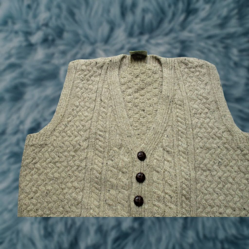 Vintage Carraig Donn Sweater Vest Mens L Beige Wool Cable Knit Aran Ireland Pockets Size US L / EU 52-54 / 3 - 1 Thumbnail